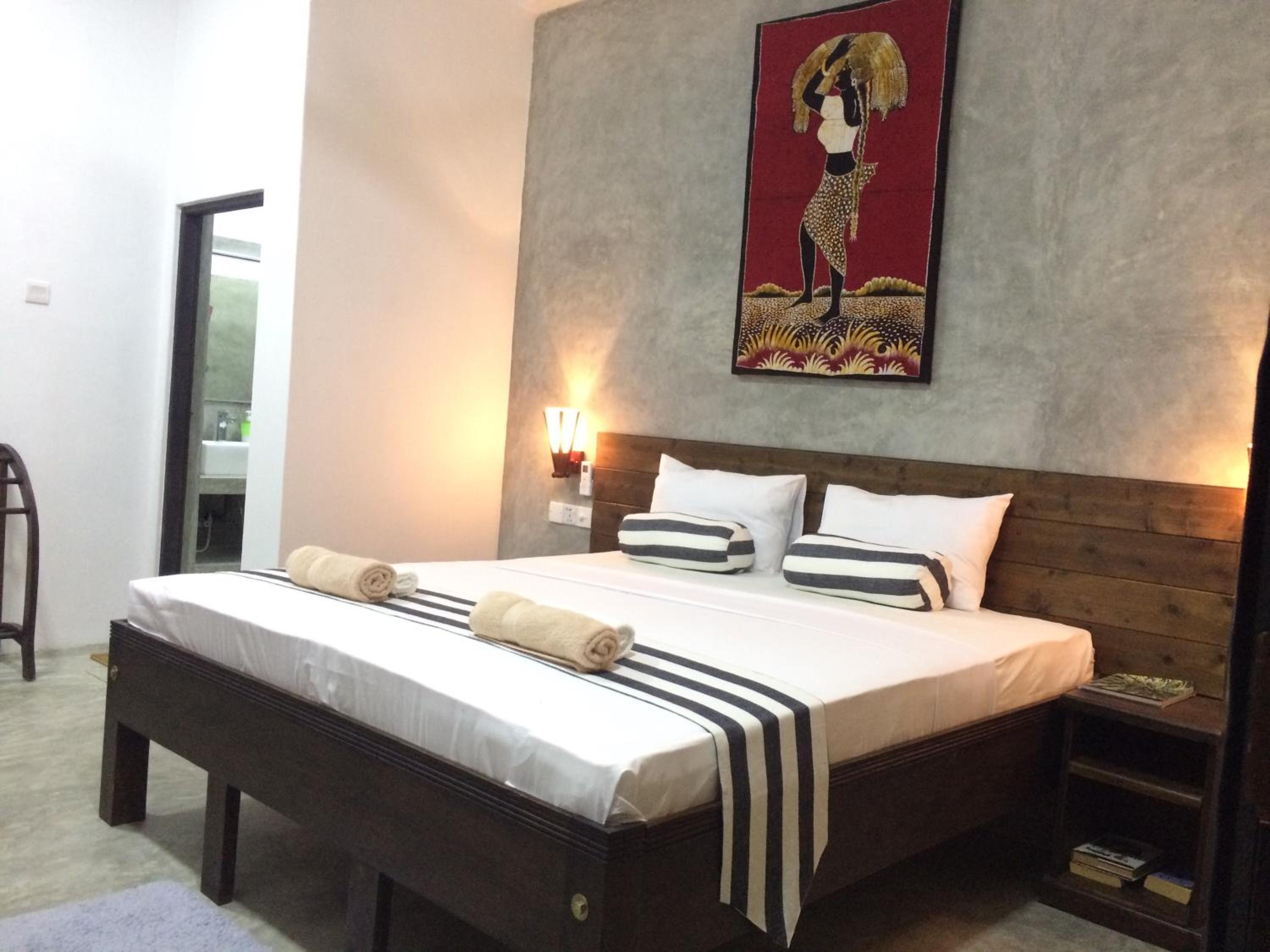 Deluxe Double Room with Balcony & Canal View photo 2