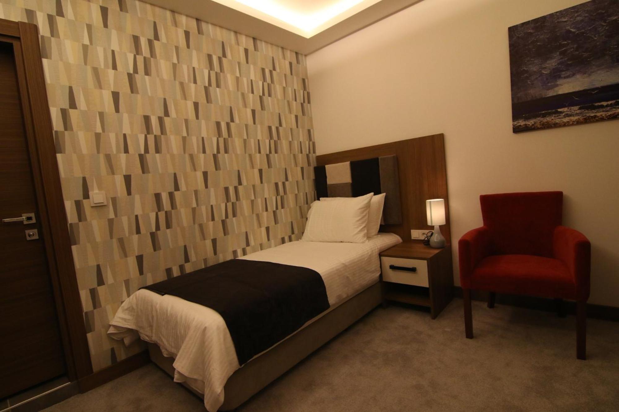 Single Room with Bathroom photo 3