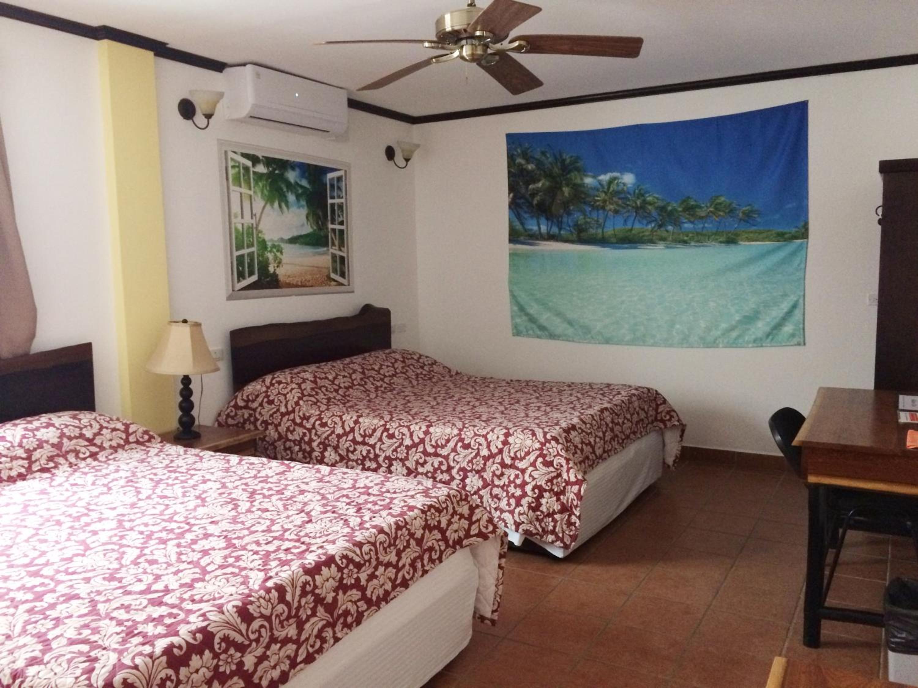 Queen Room with Two Queen Beds photo 1