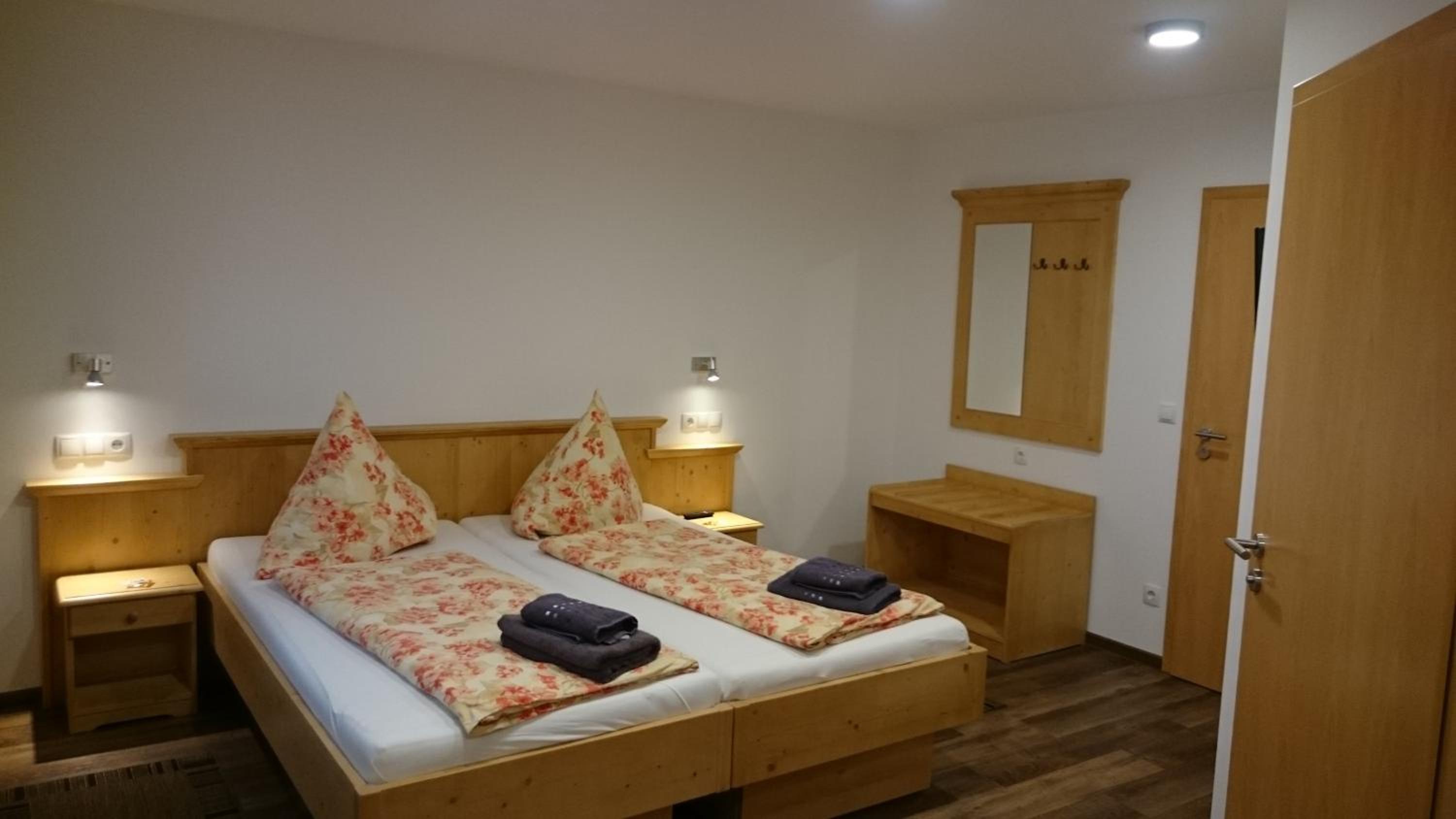 Double or Twin Room with Bathroom photo 1