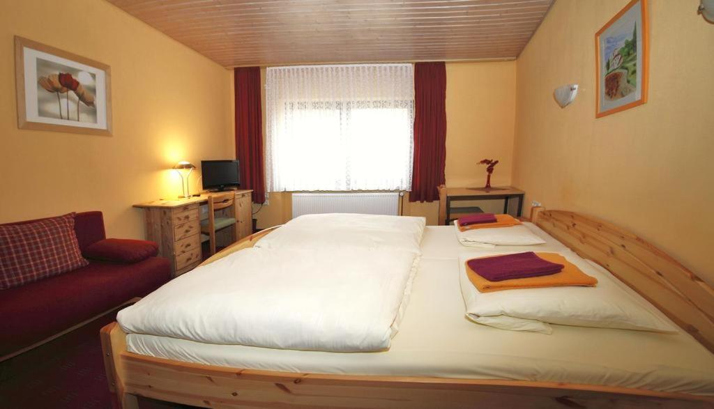Large Double Room photo 1