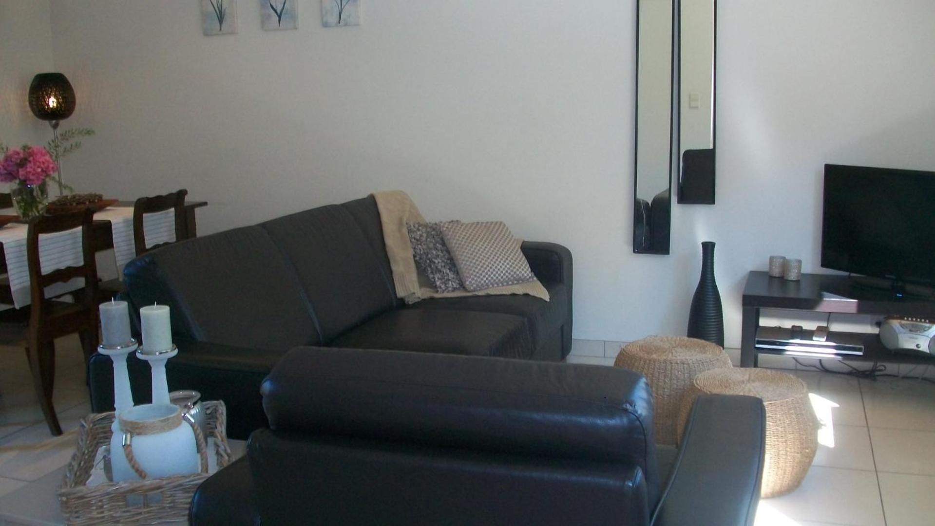 Two-Bedroom House photo 2
