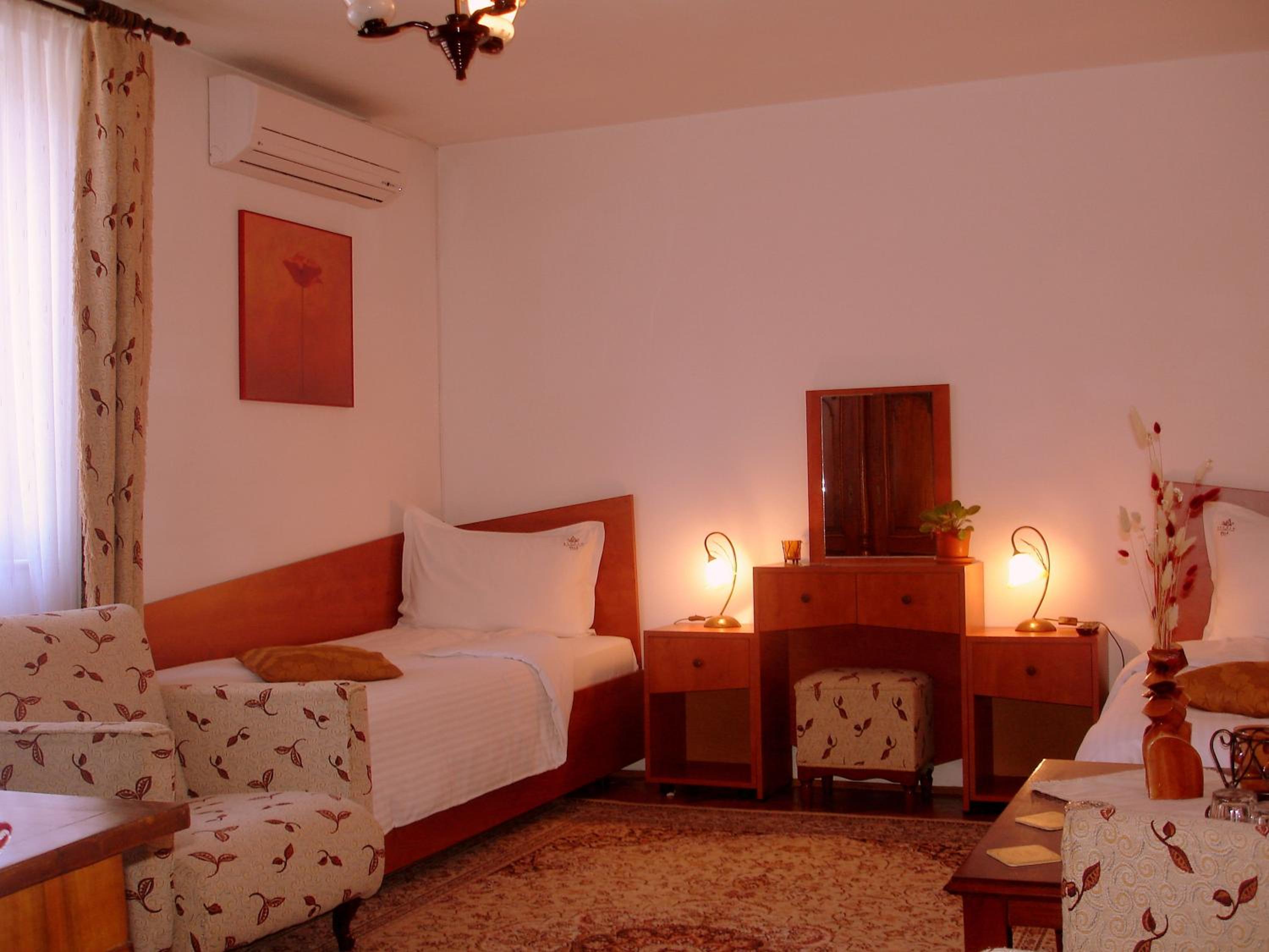 Standard Twin Room - Photo 8