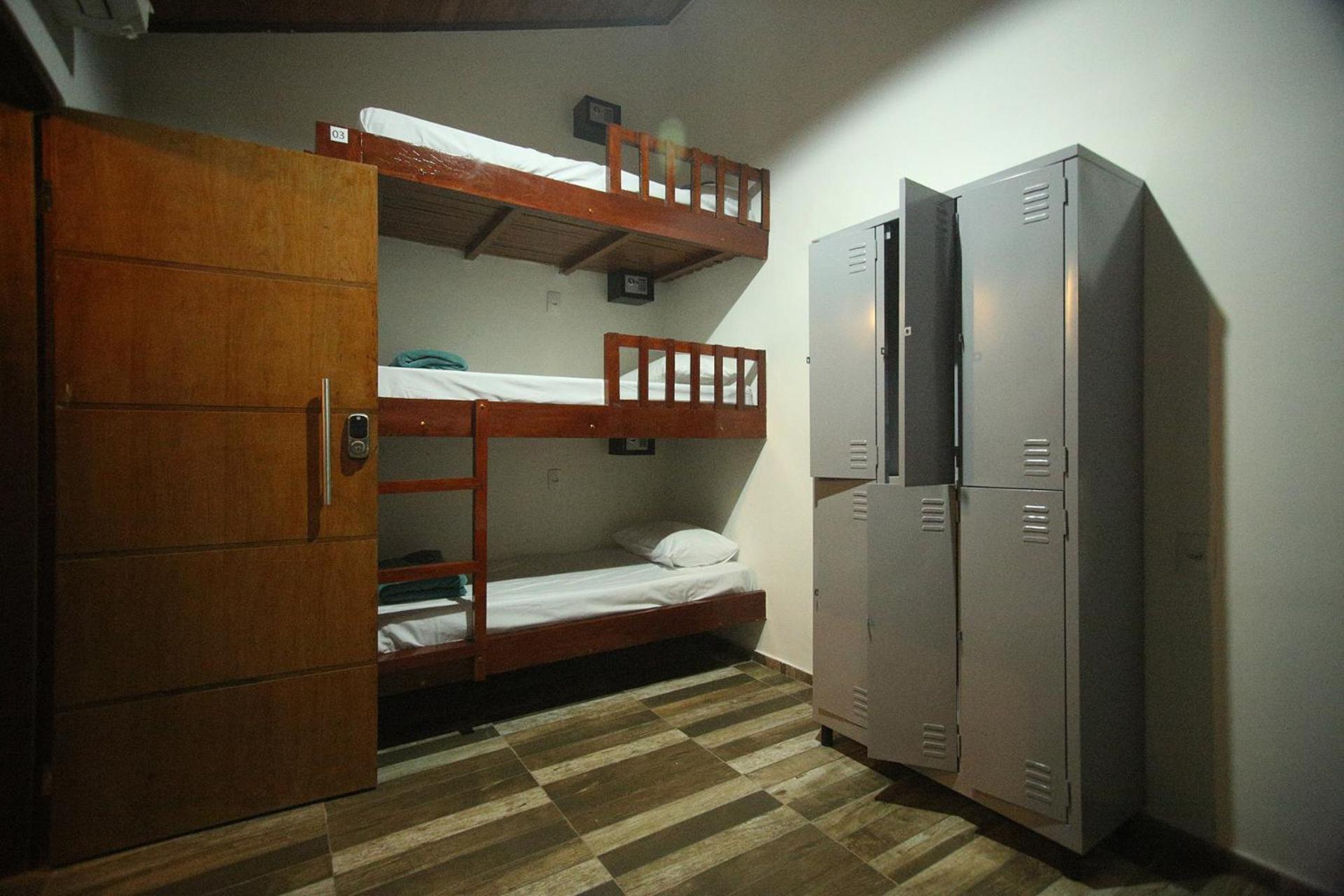 Bed in 6-Bed Mixed Dormitory Room photo 2