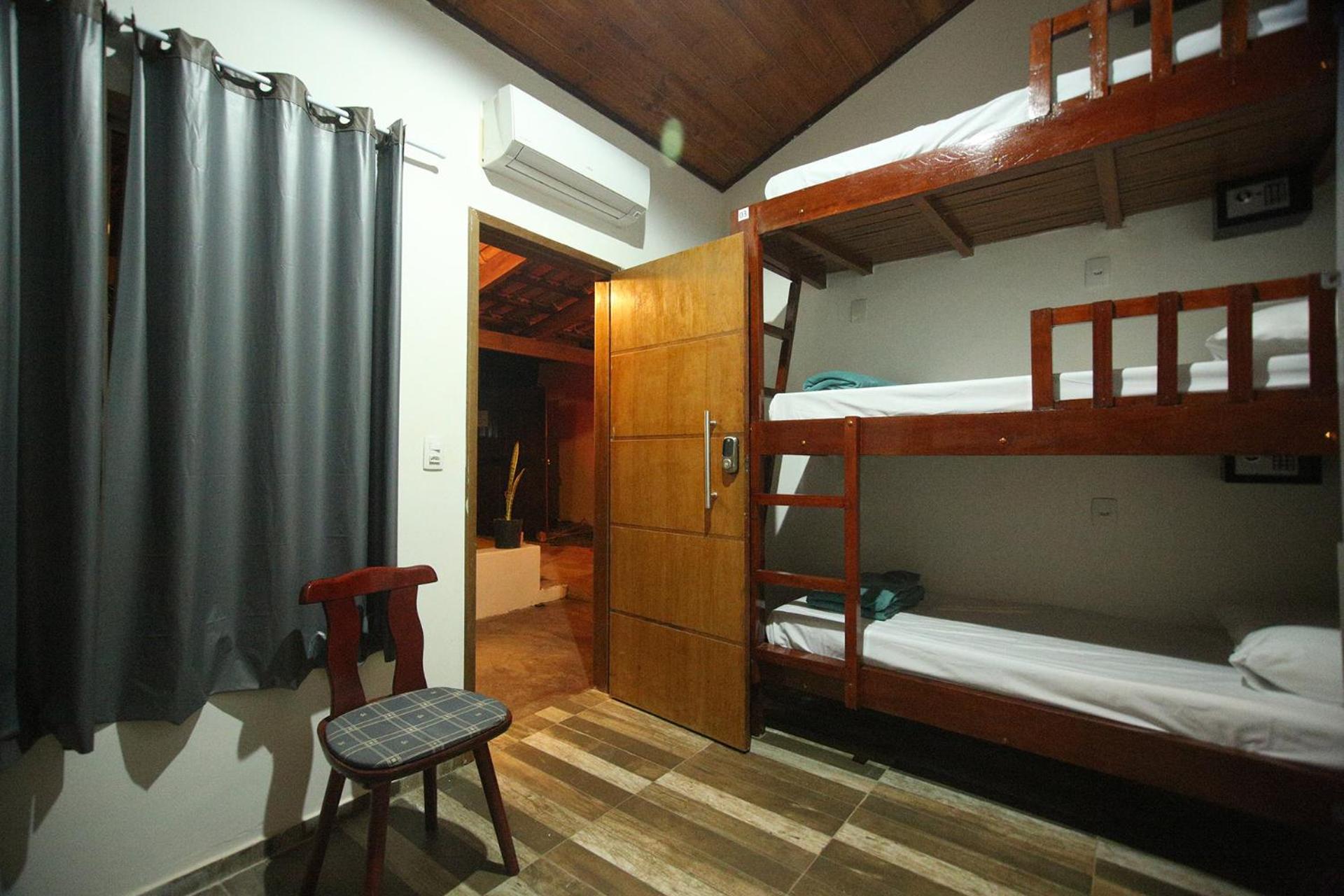 Bed in 6-Bed Mixed Dormitory Room photo 1