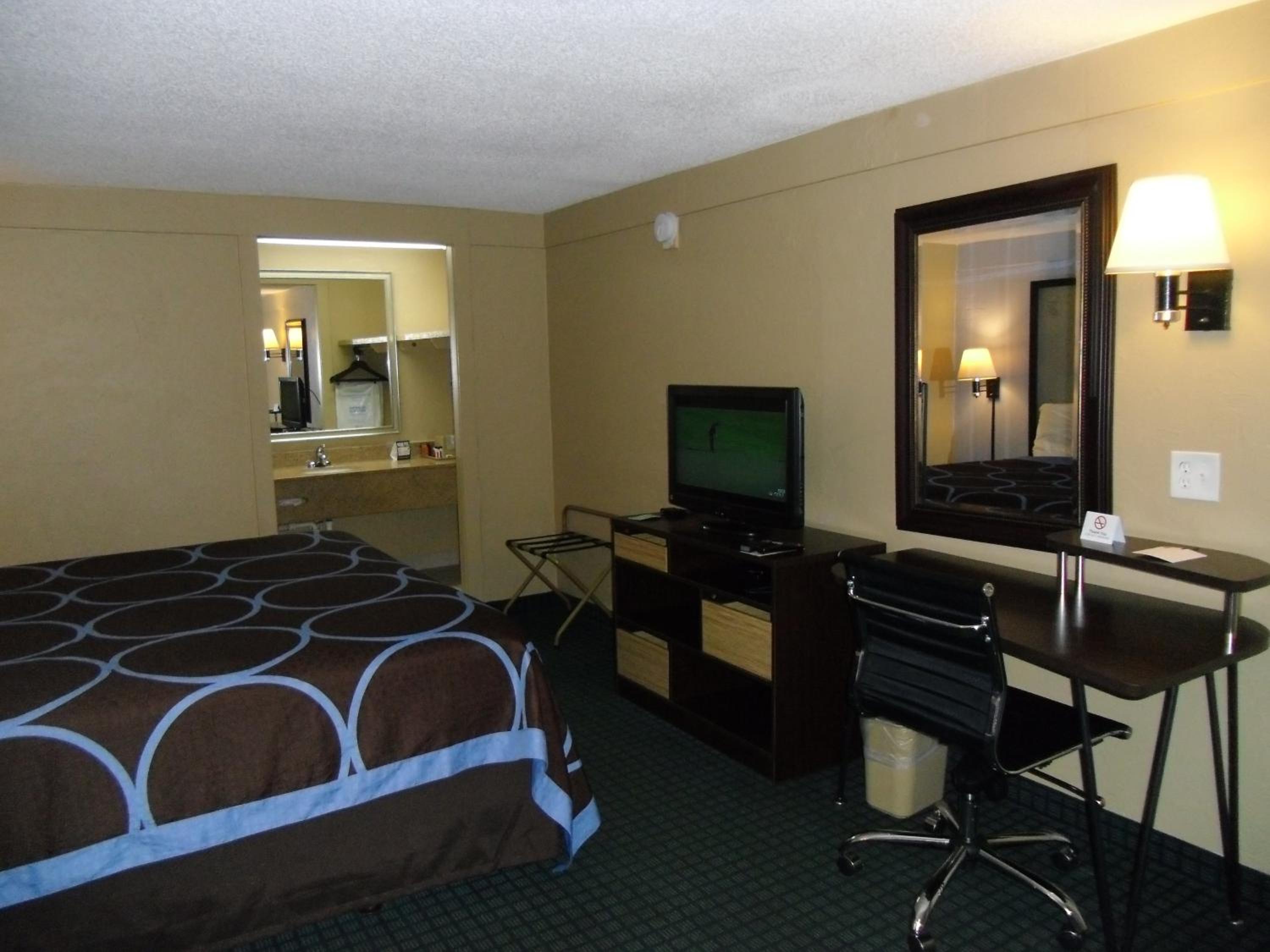 King Room - Non-Smoking - Photo 2