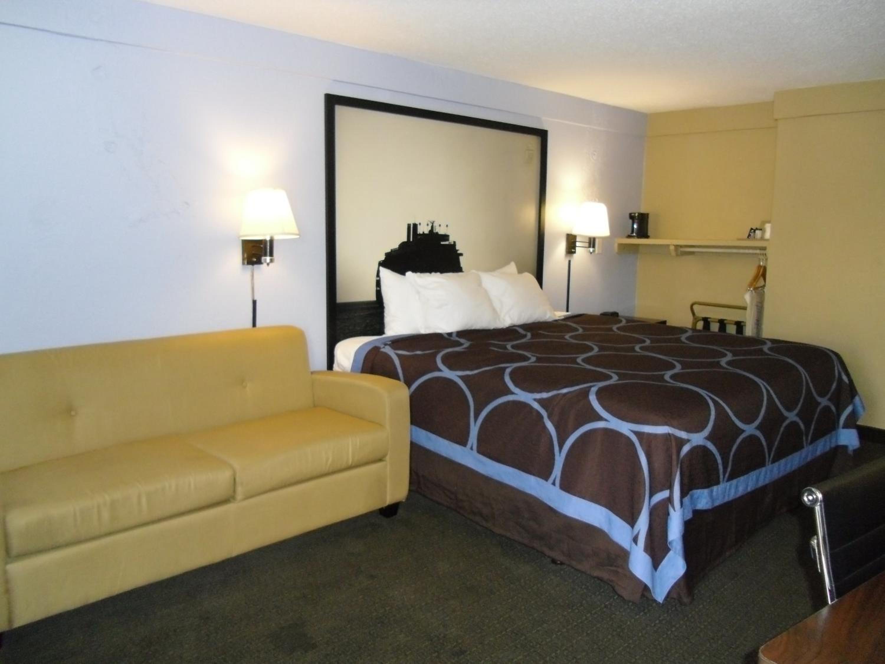 King Room with Bath Tub - Mobility/Hearing Accessible - Non-Smoking - Photo 1