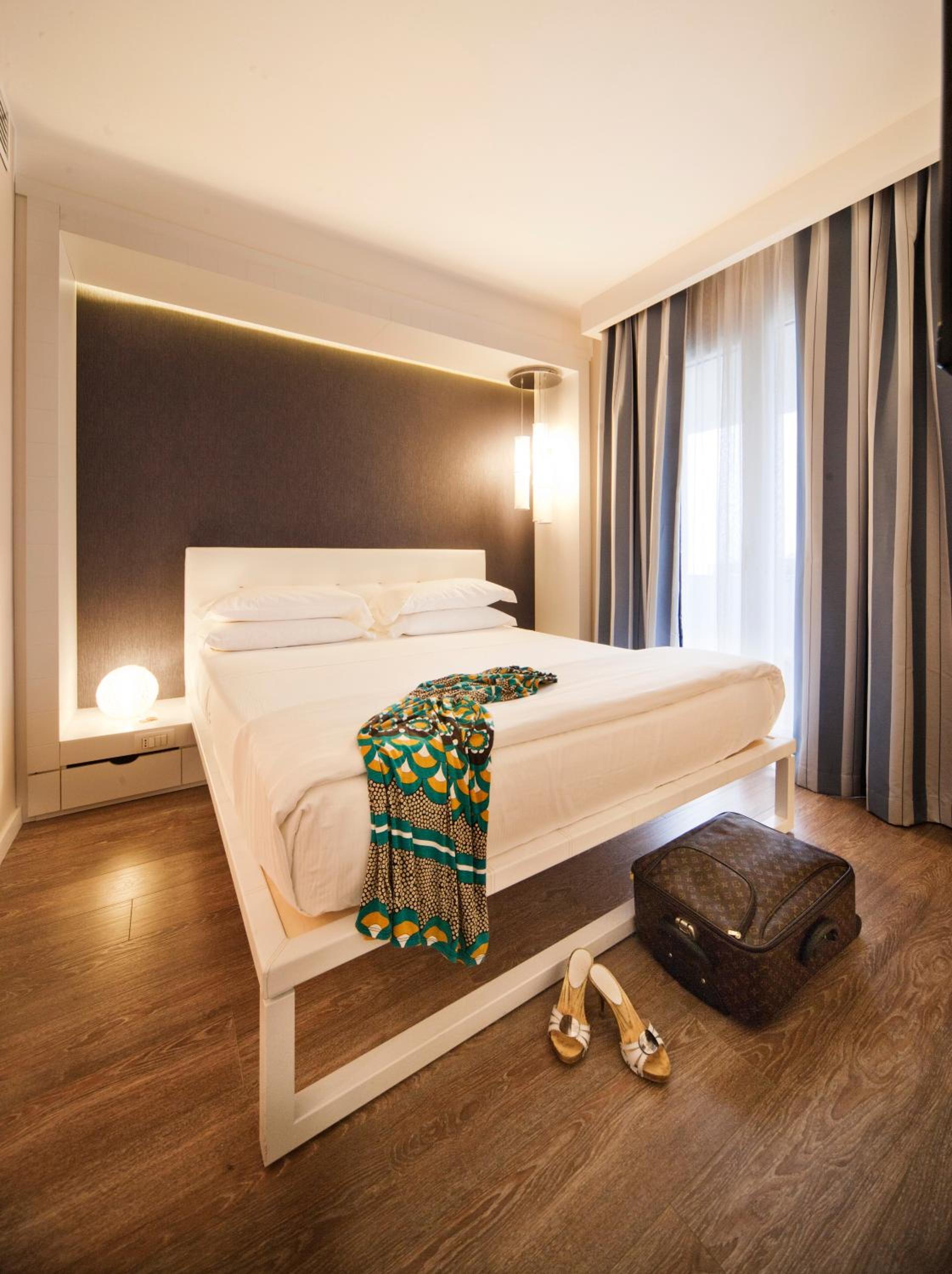 Double Room with Balcony and Sea View - Photo 1
