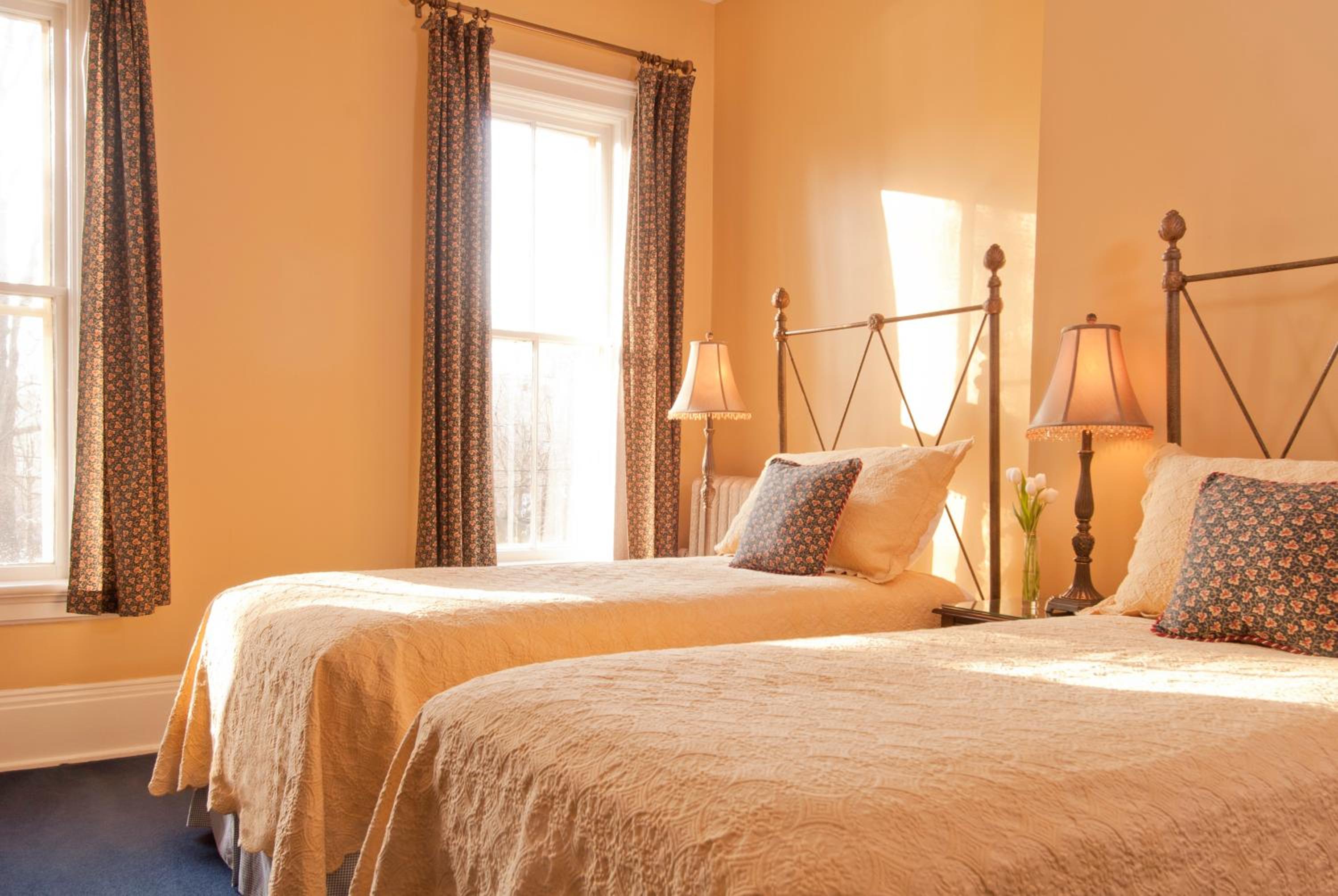 Classic Room - Two Twin Beds or One King Bed