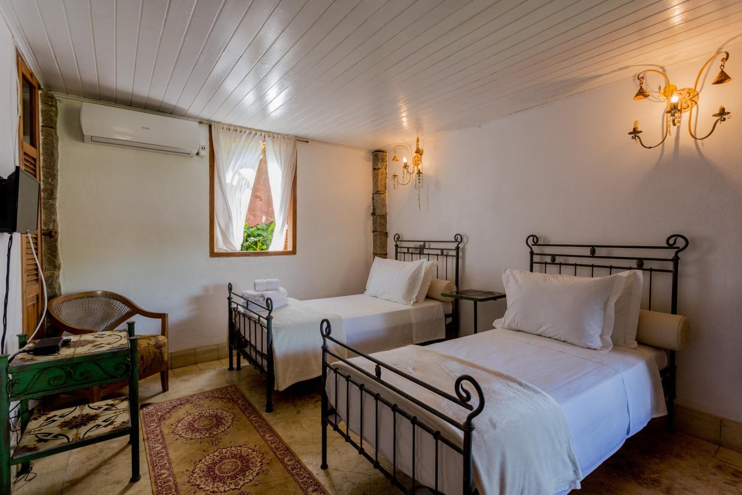 Deluxe Twin Room photo 3