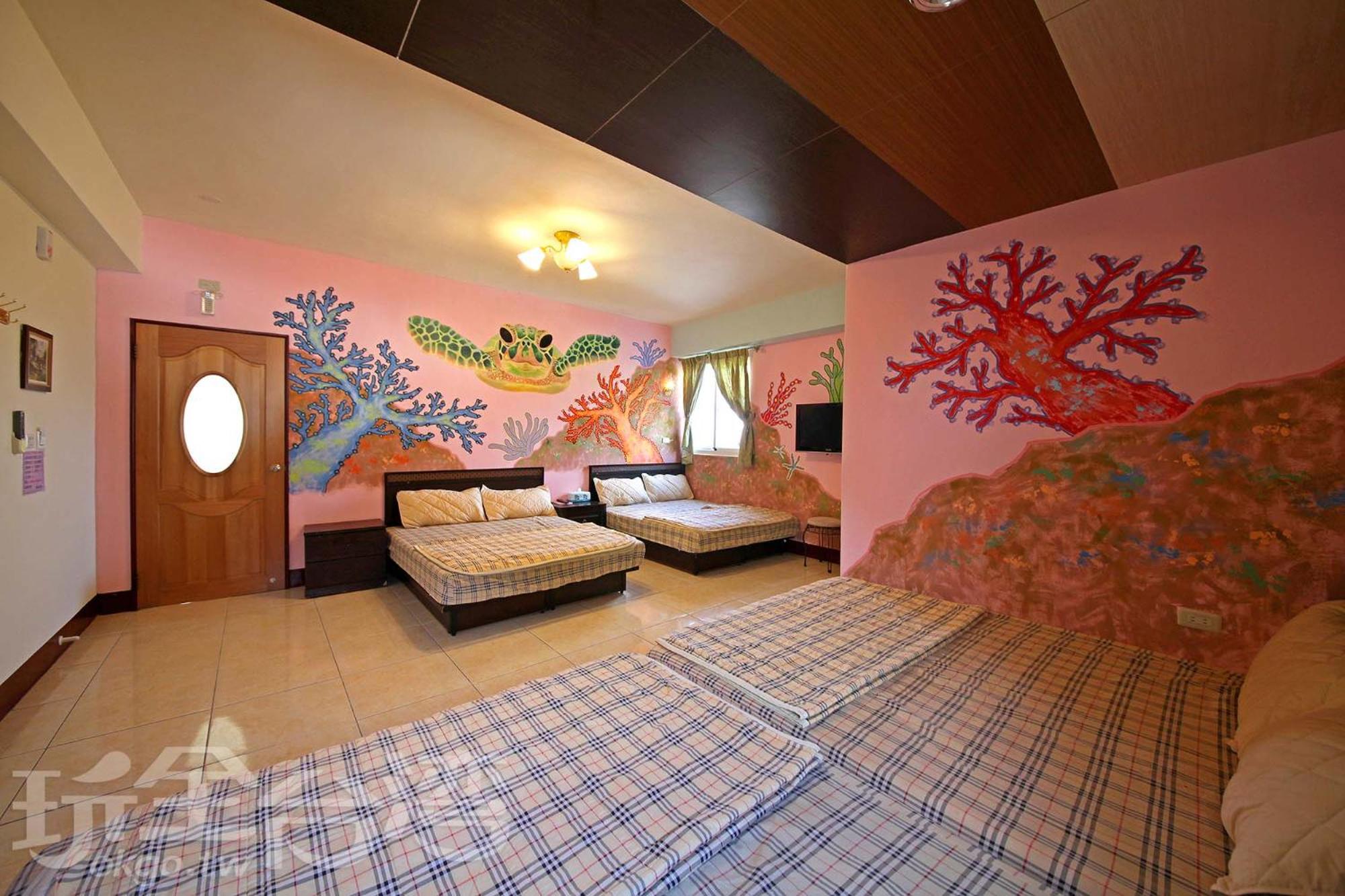 Family Room (8 Adults) photo 2