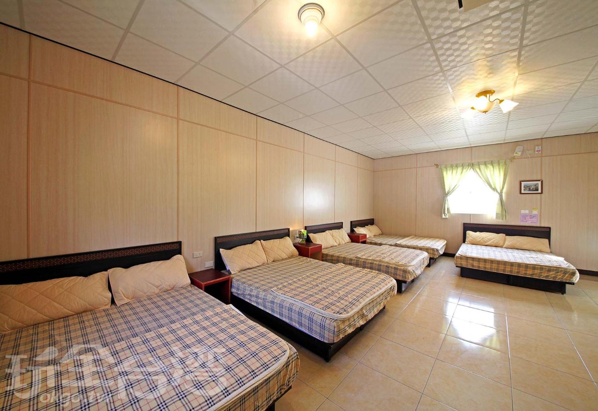 Family Room (10 Adults) photo 2