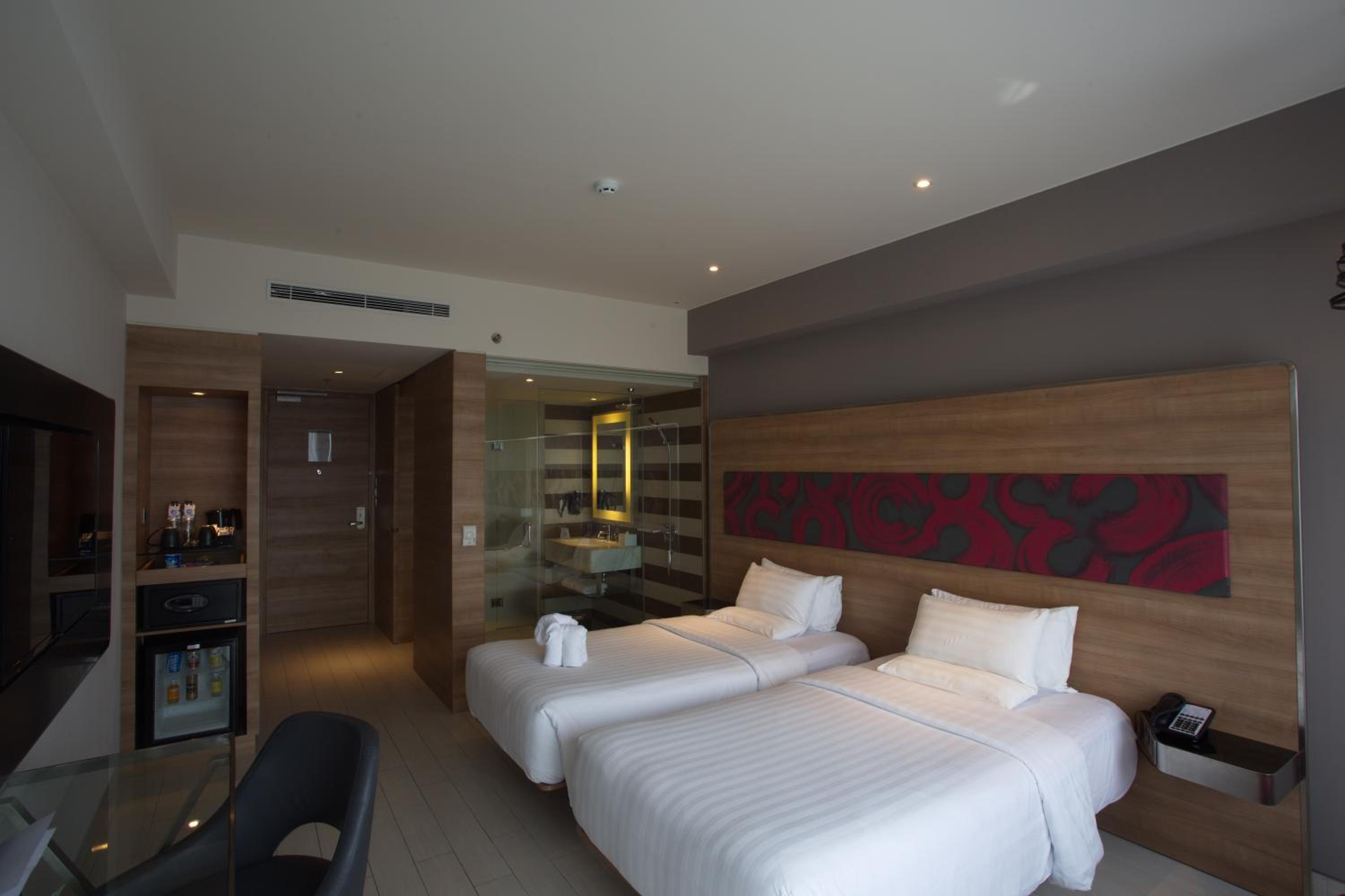 Superior Twin Room with Sofa Bed photo 2