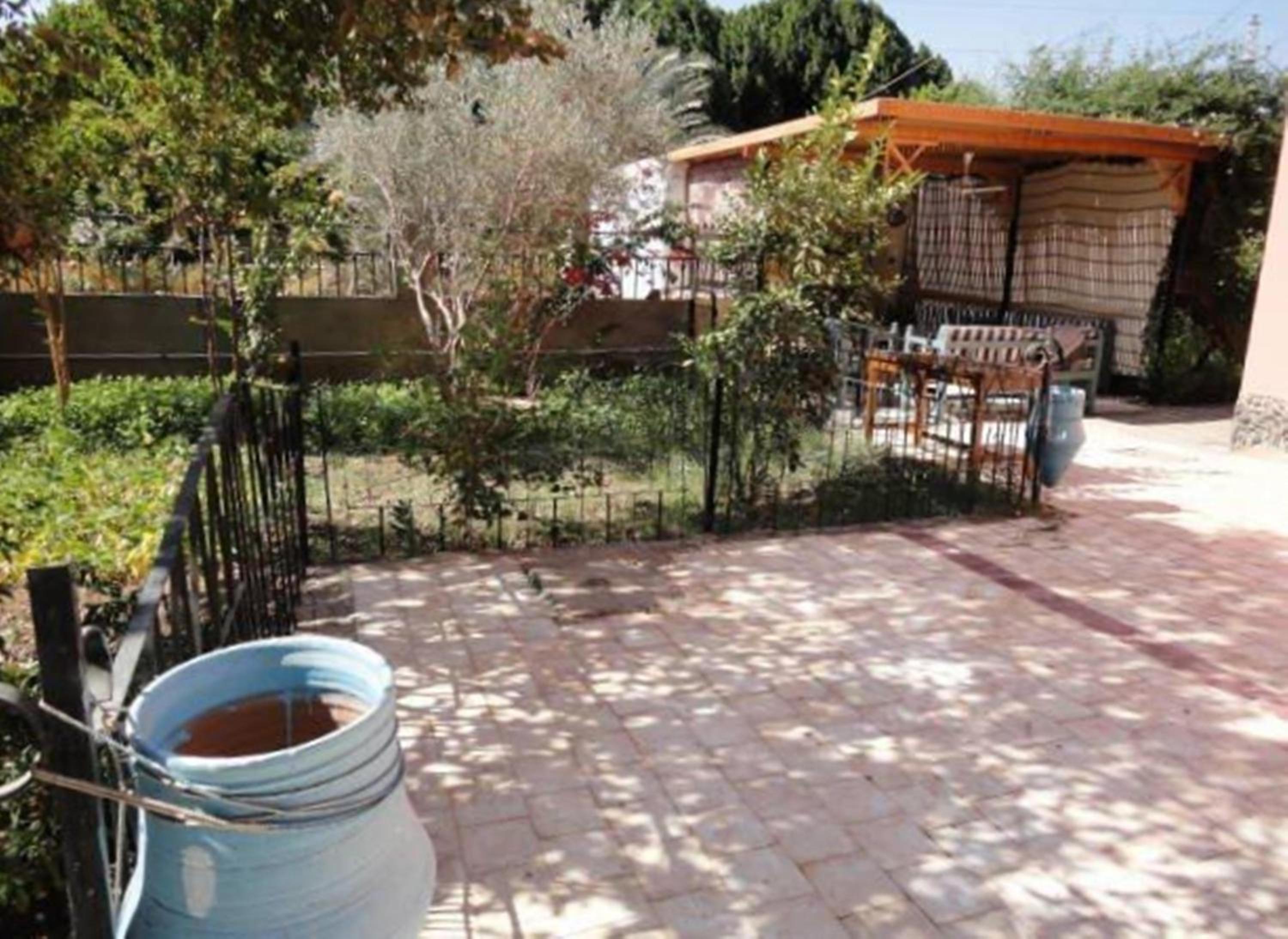 Deluxe Double Room with Private Bathroom With Garden View - Photo 25