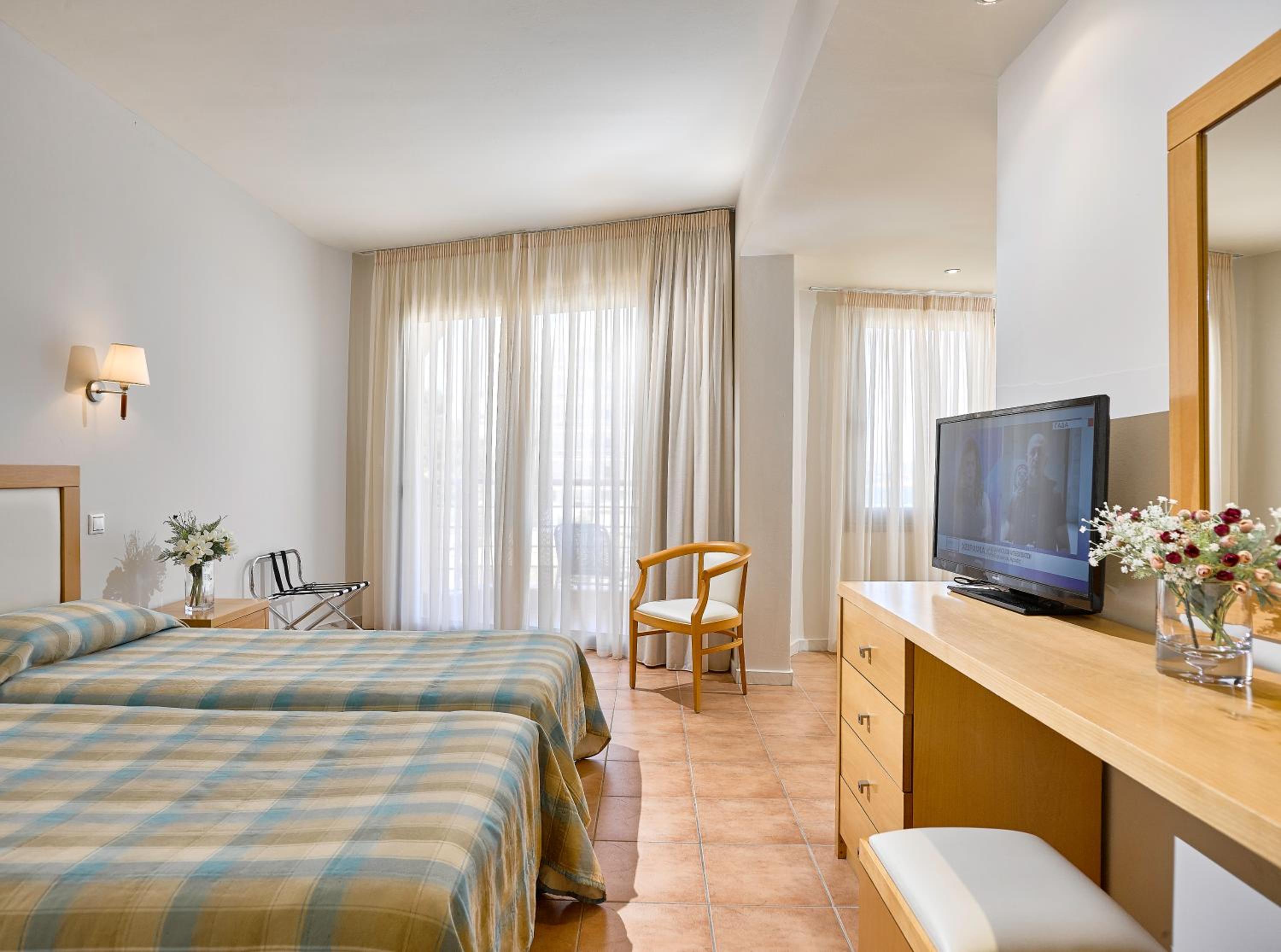 Double or Twin Room - Photo 6