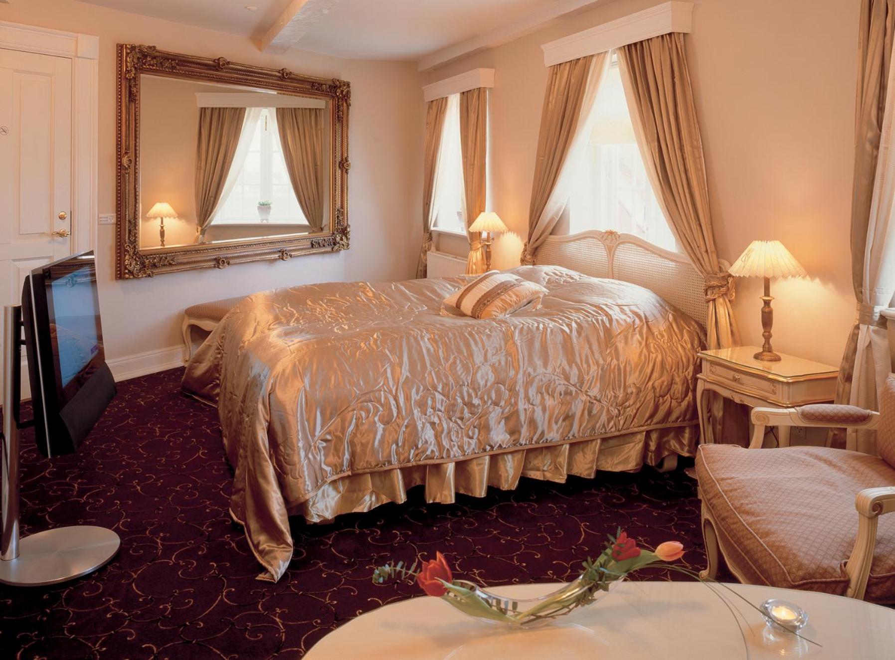 Junior Suite with Spa Bath