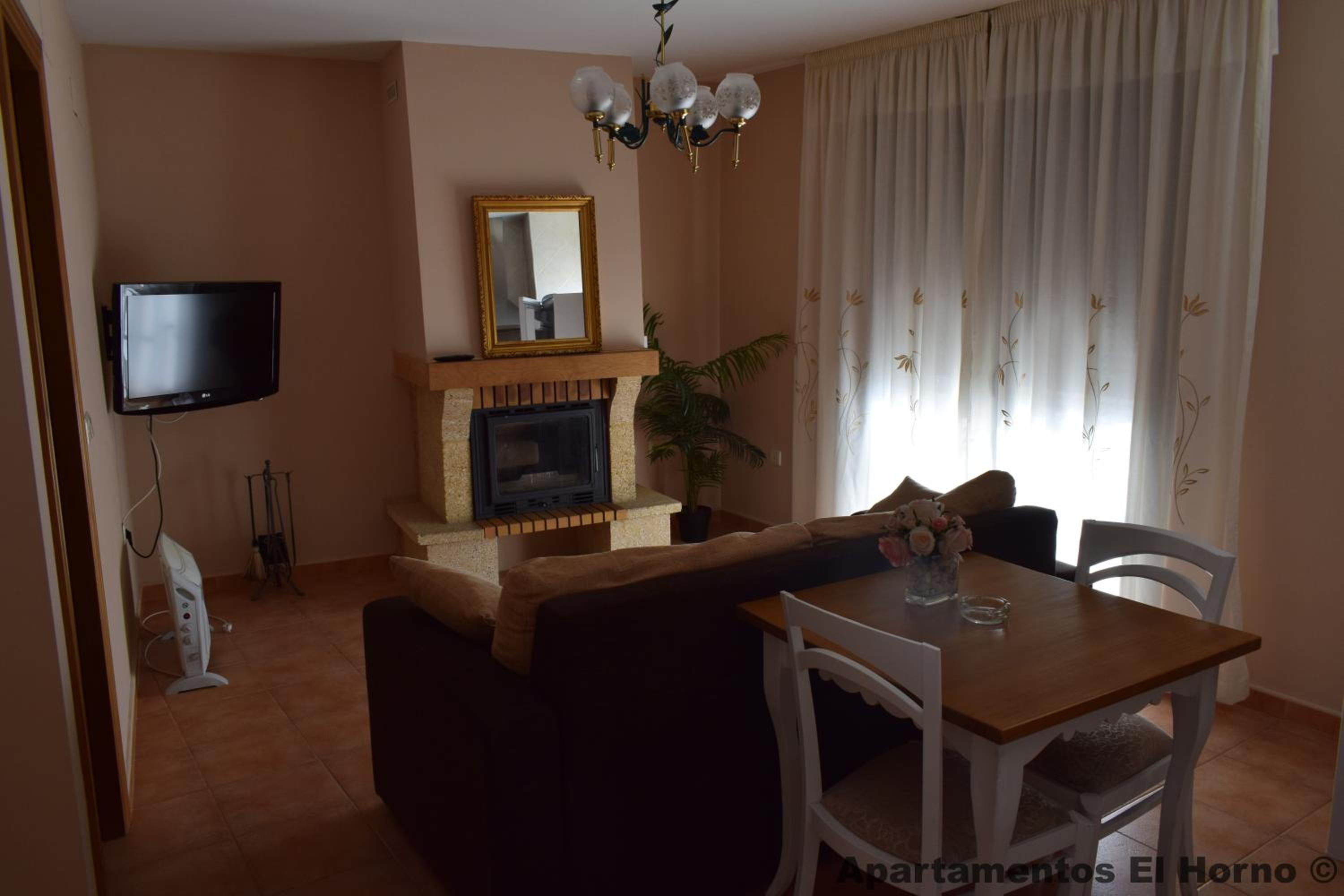 Apartment with Balcony - Photo 6