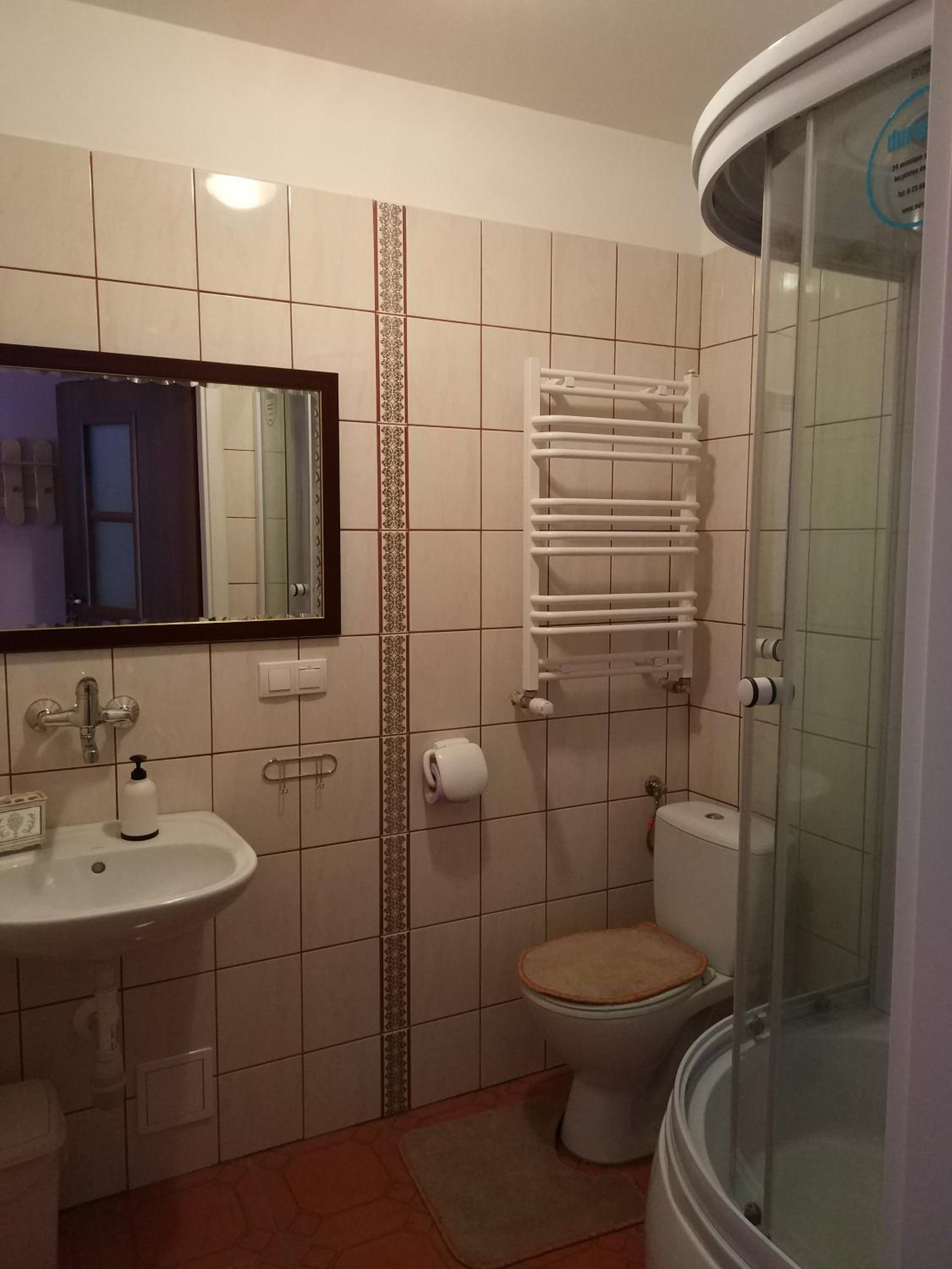 Twin Room with Bathroom - Photo 3