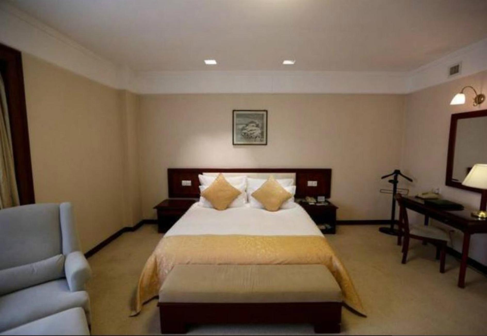 Deluxe Suite photo 2