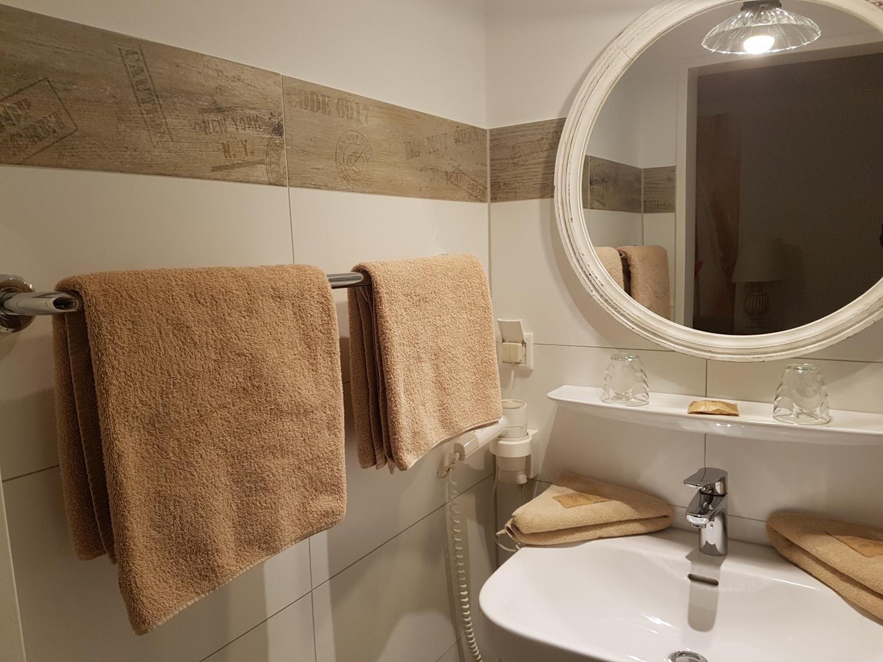 Standard Double Room - Photo 2