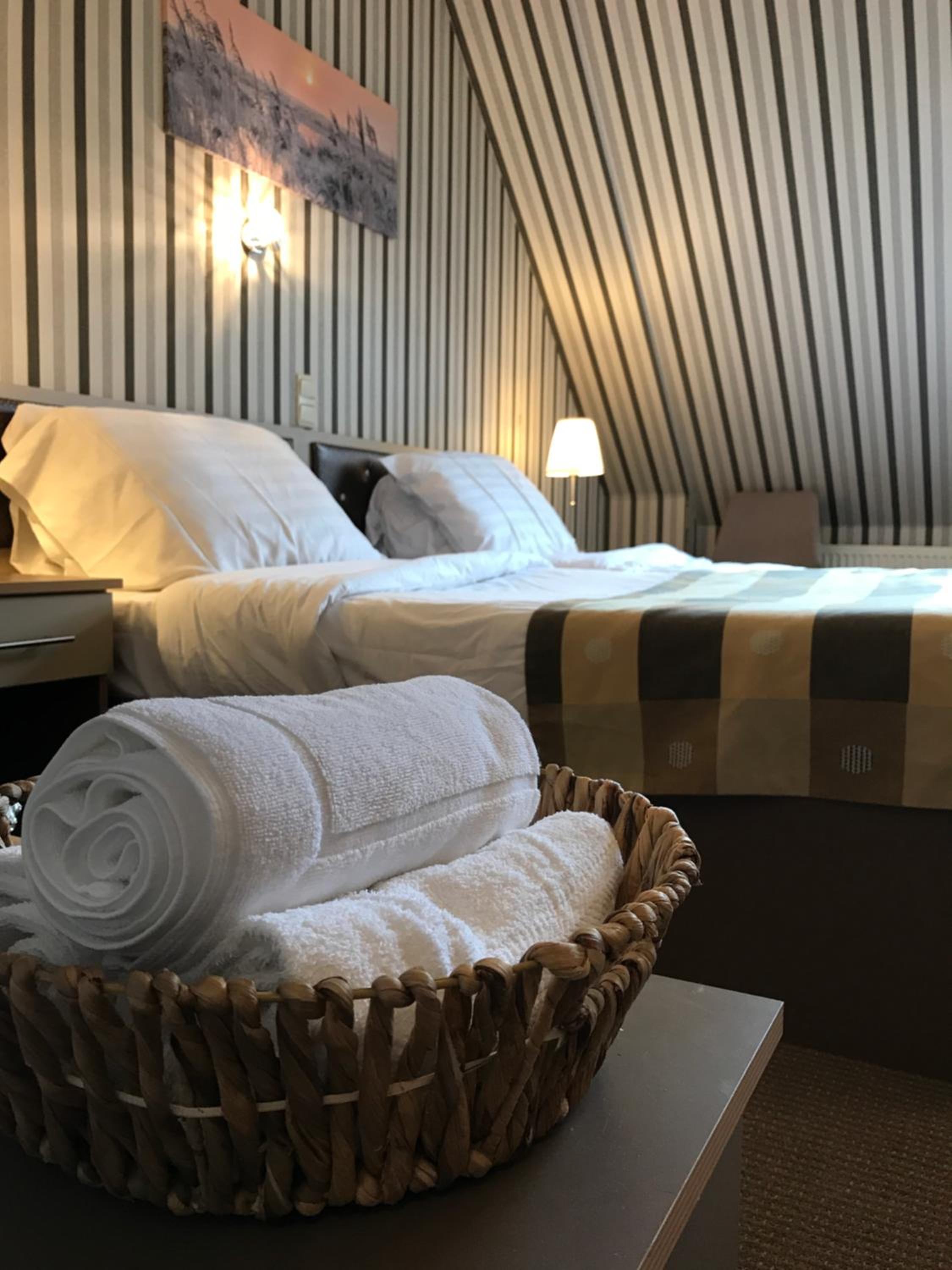 Standard Double or Twin Room - Photo 7
