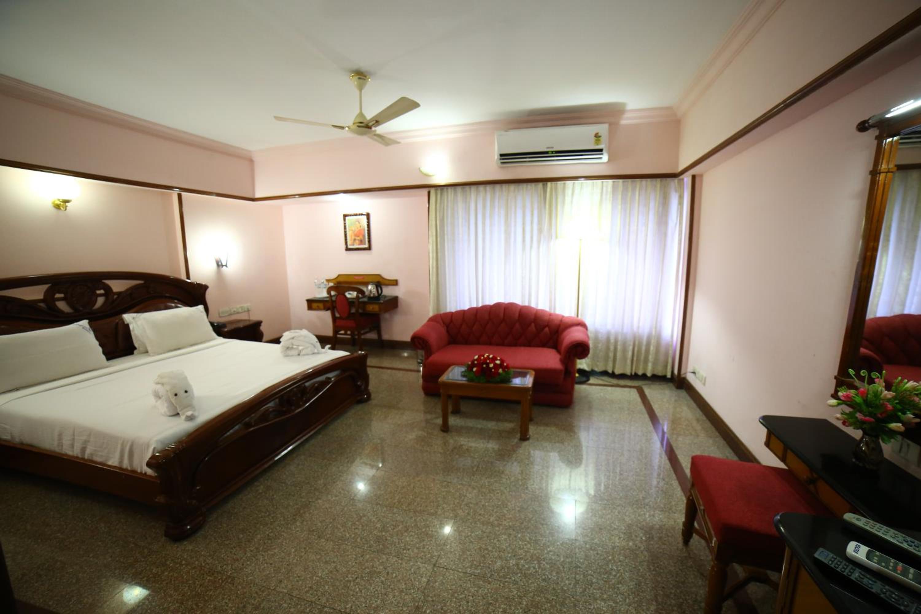 Luxury Deluxe A/C photo 3