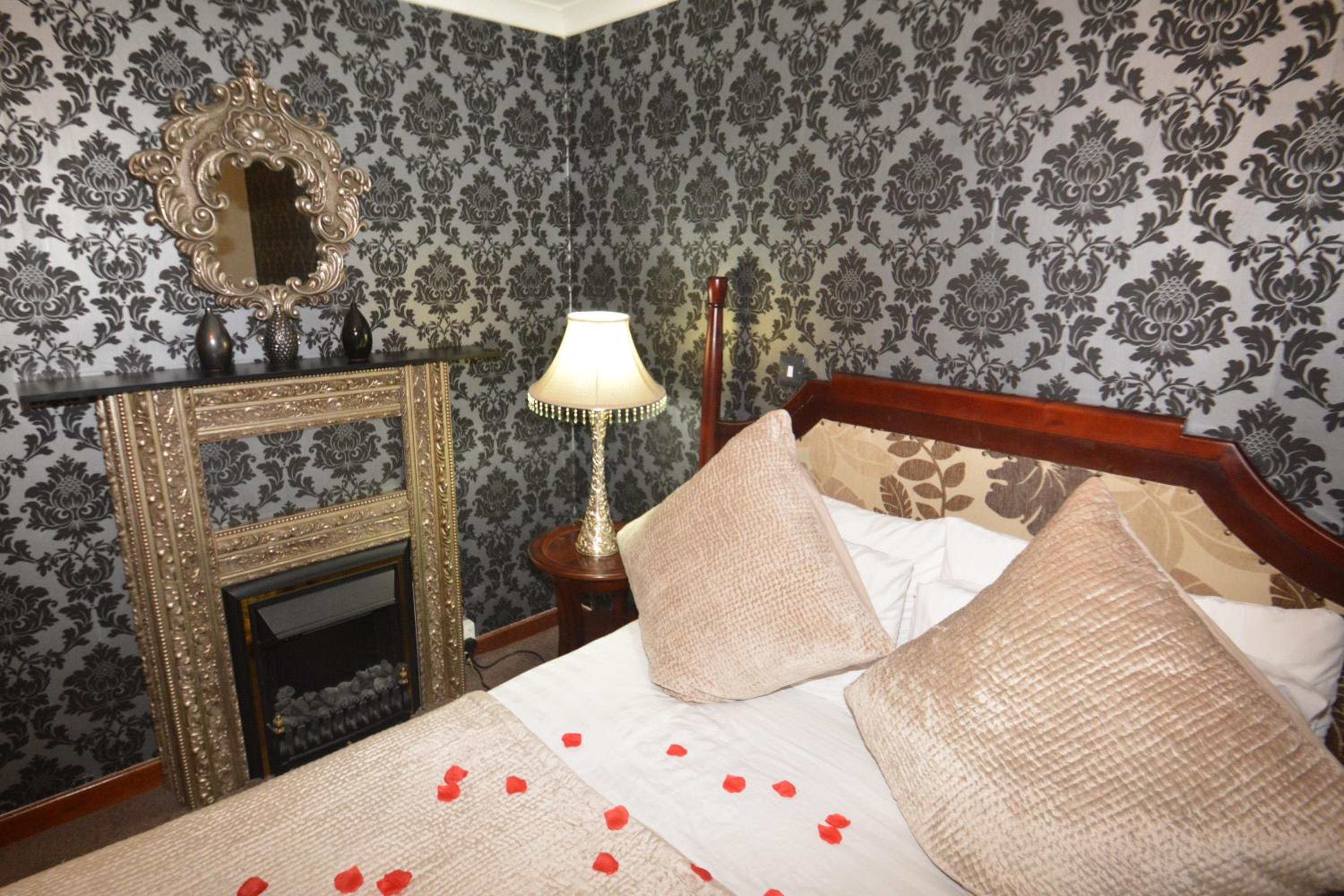Superior Room with Spa Bath - Photo 9