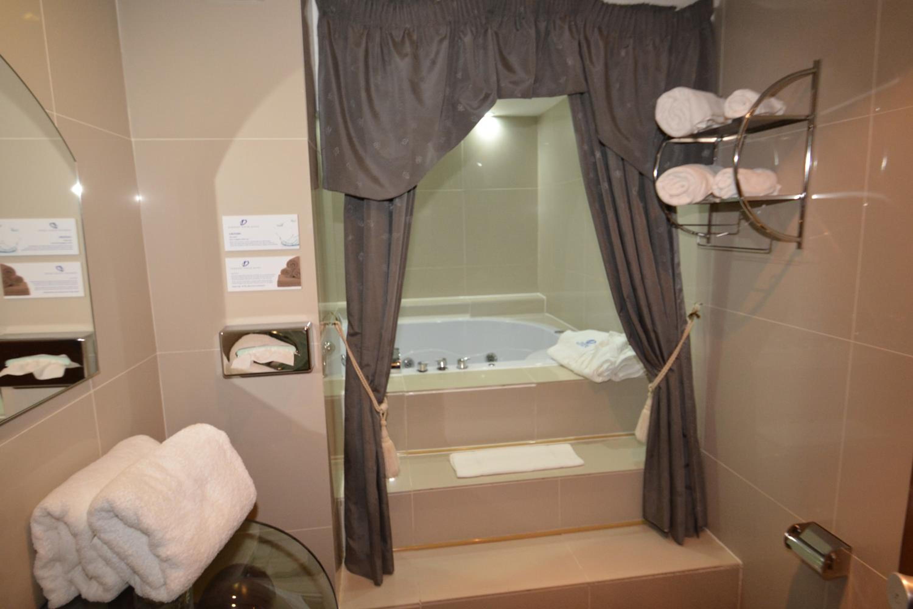 Superior Room with Spa Bath - Photo 3