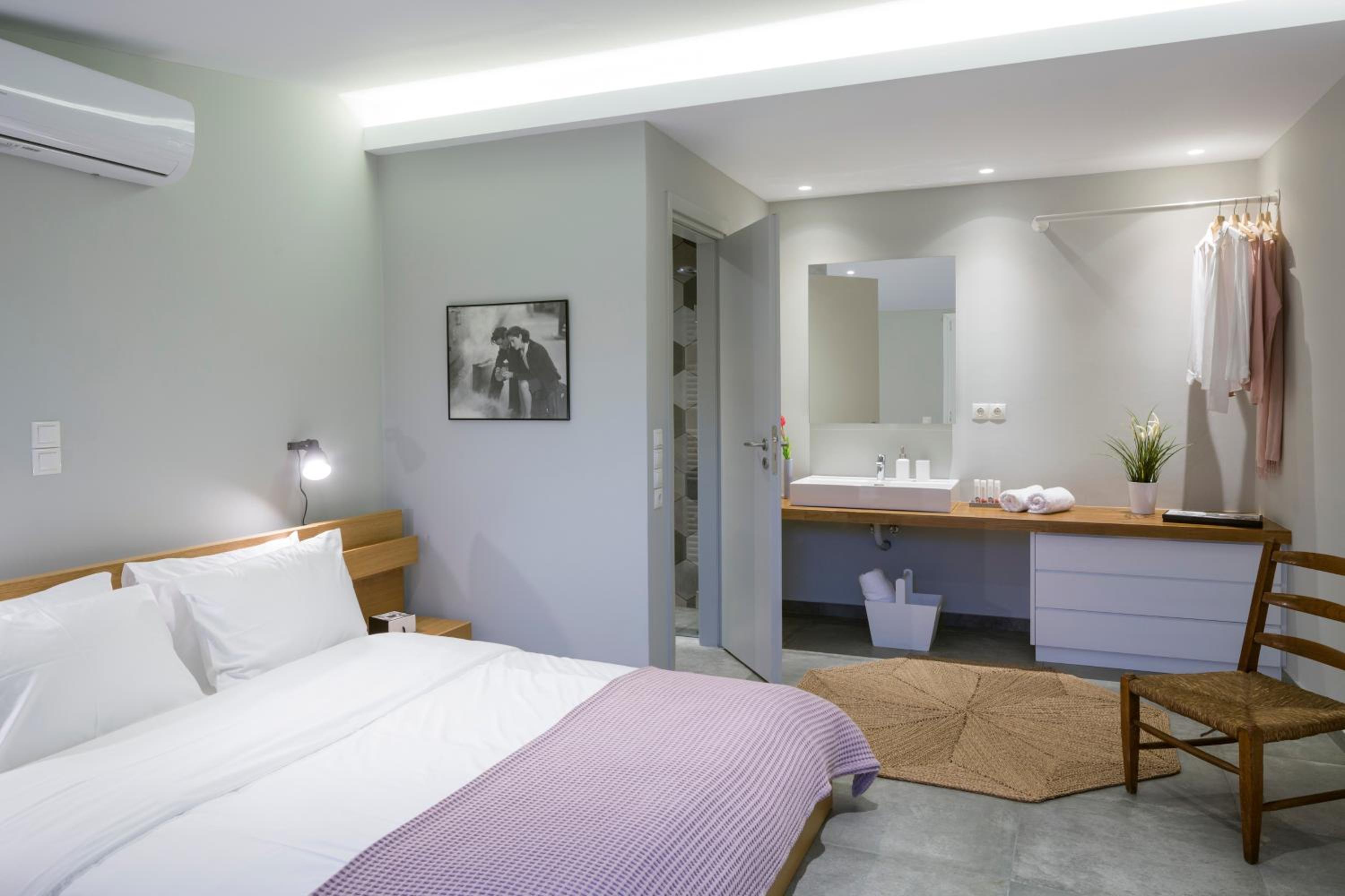 Elegant Apartment with Acropolis View photo 2