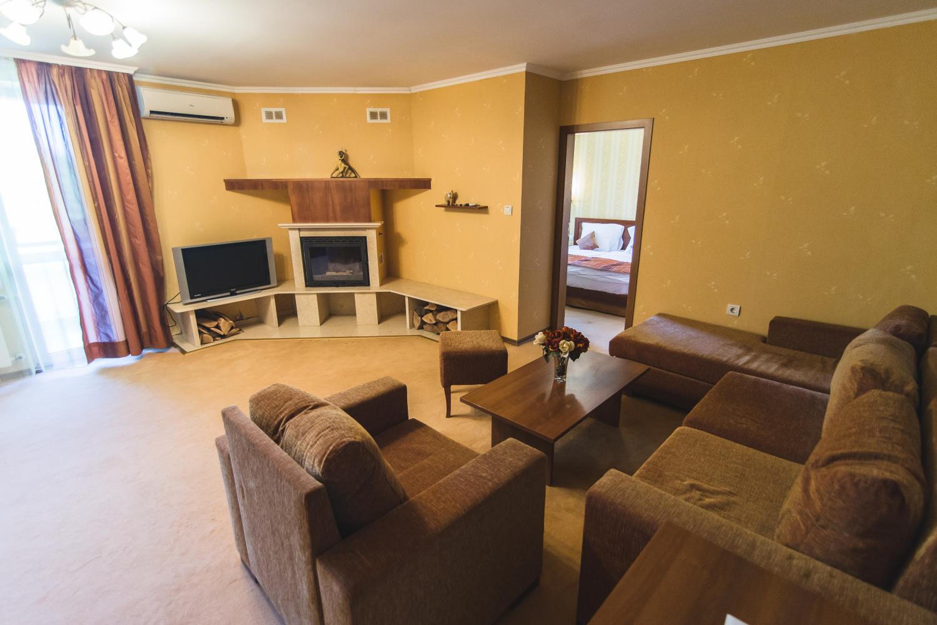 Two-Bedroom Suite with Balcony (3 Adults or 2 Adults and 2 Children) photo 1