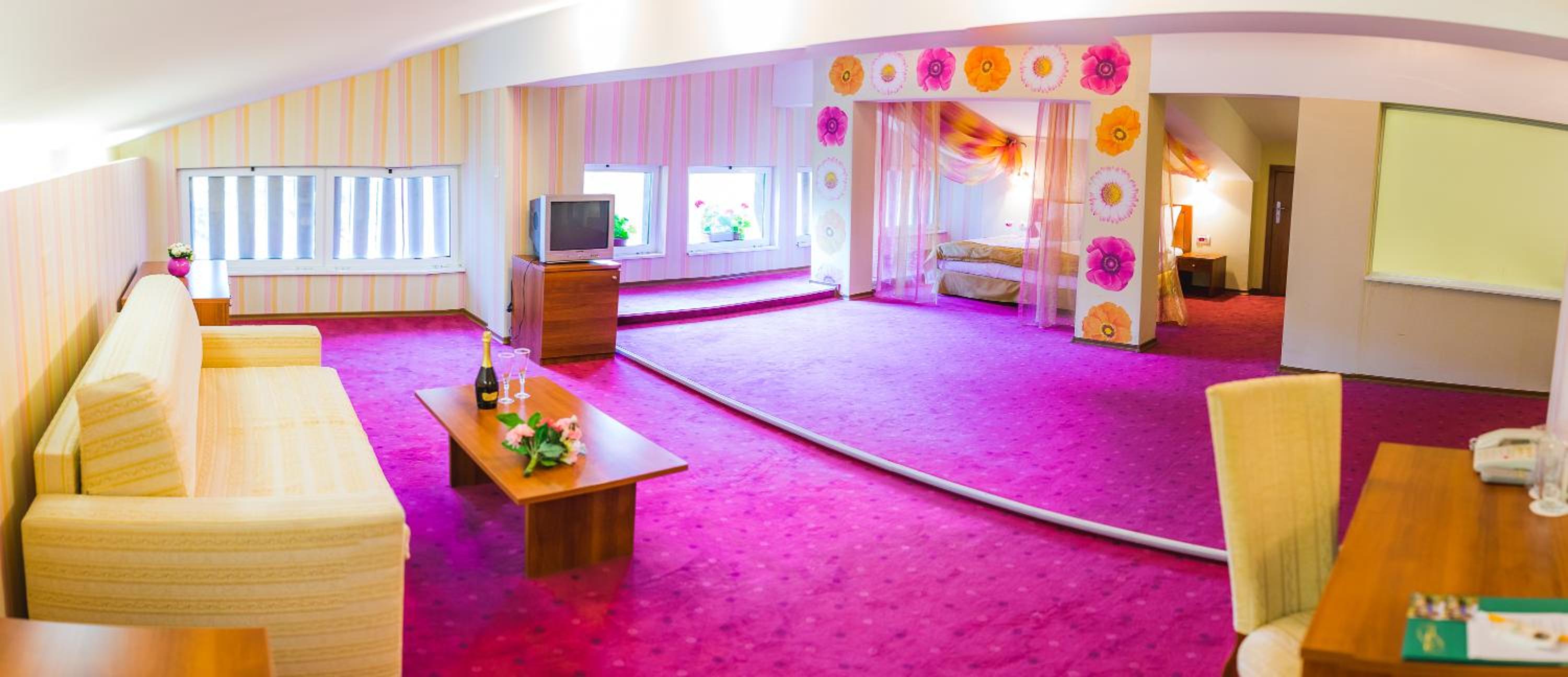 Deluxe Suite photo 2