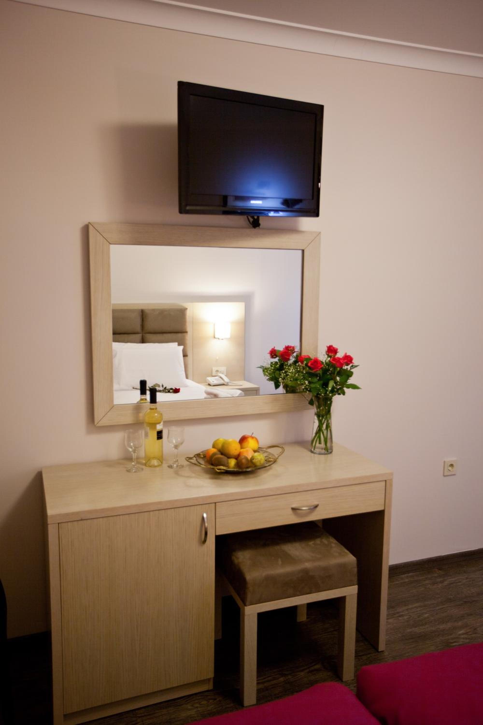 Deluxe Room with Lake View - Photo 1