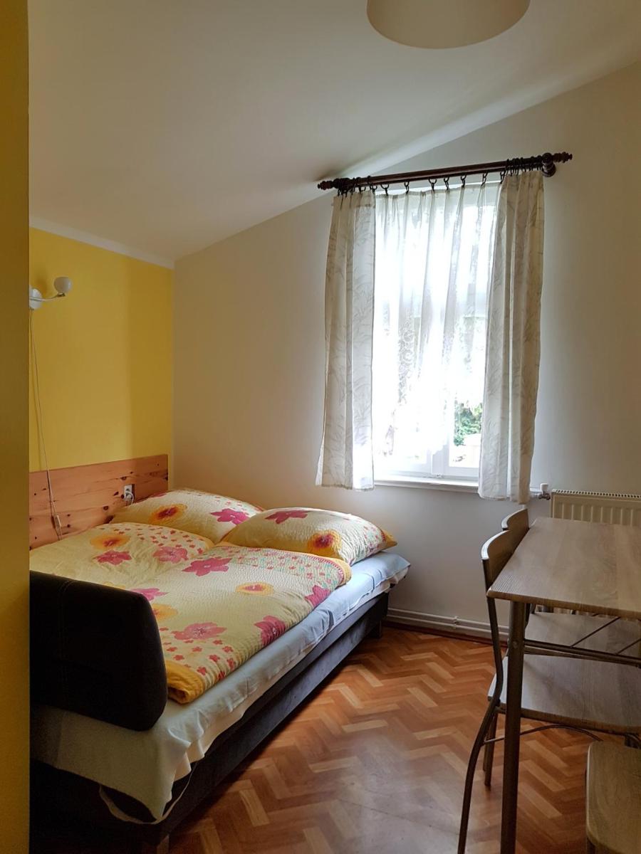 Quadruple Room with Private Bathroom - Photo 4