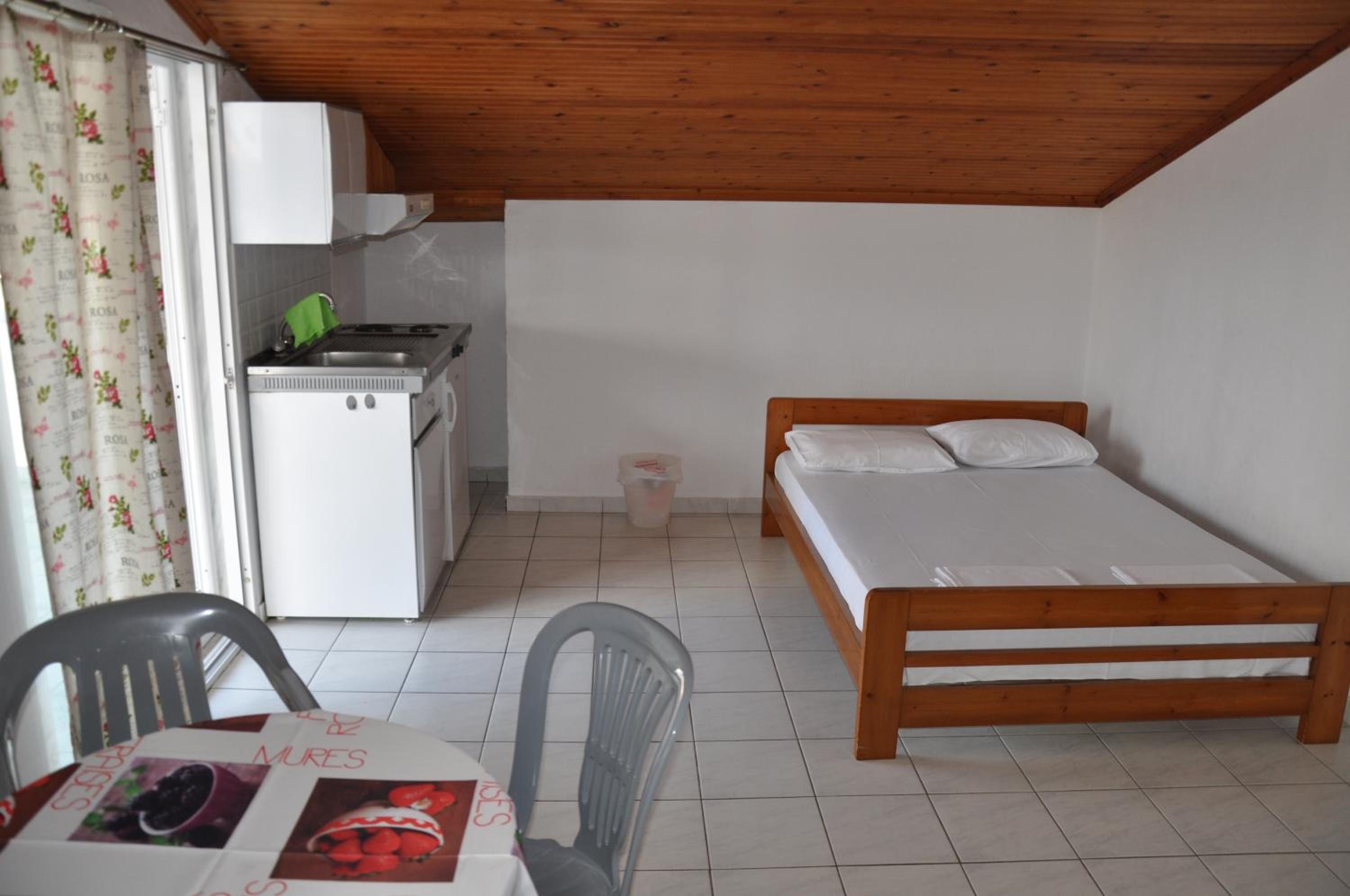 Apartment with Balcony photo 3
