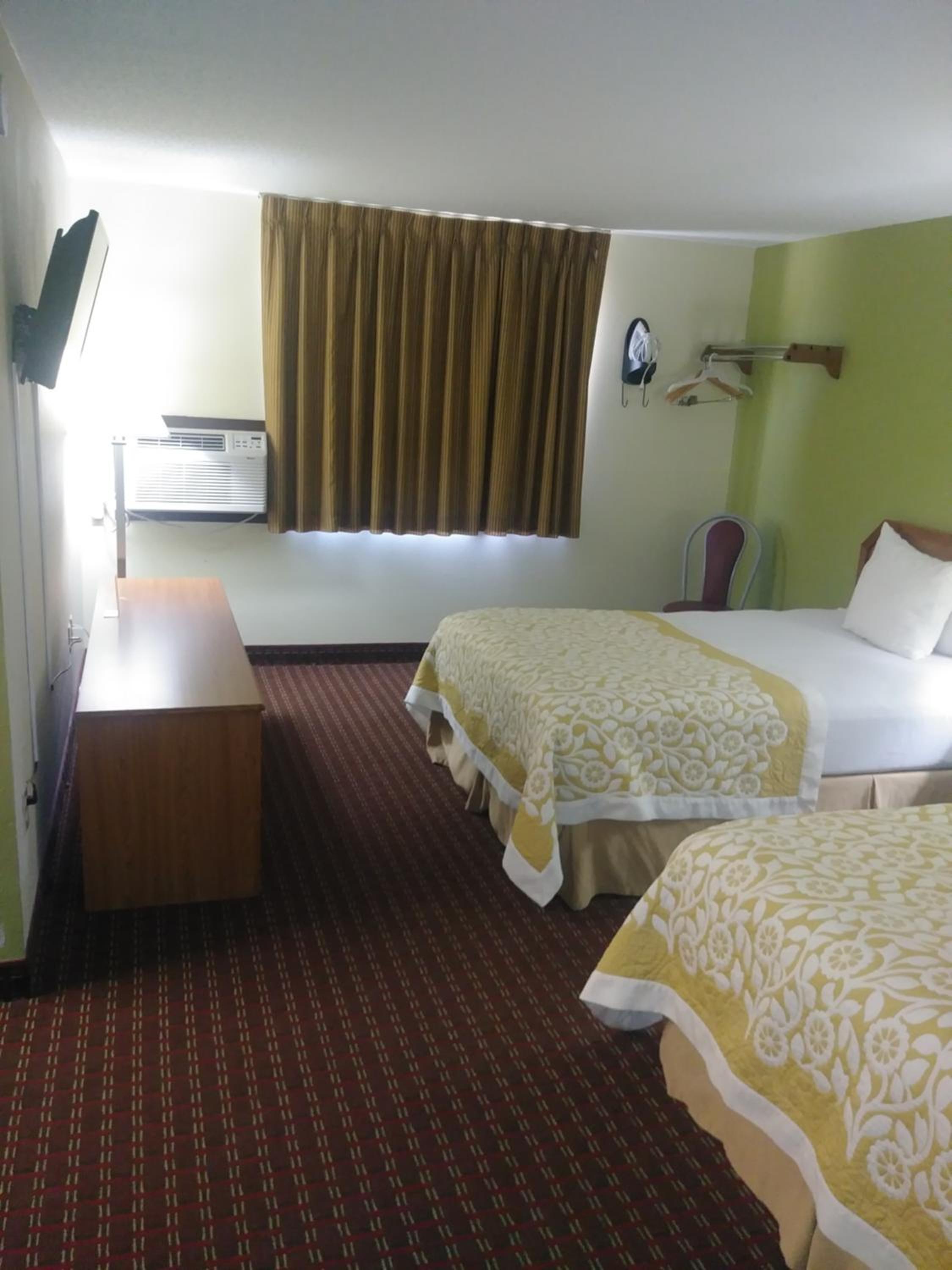 Two-Bedroom Suite with Three Double Beds and Kitchenette - Non-Smoking - Photo 2