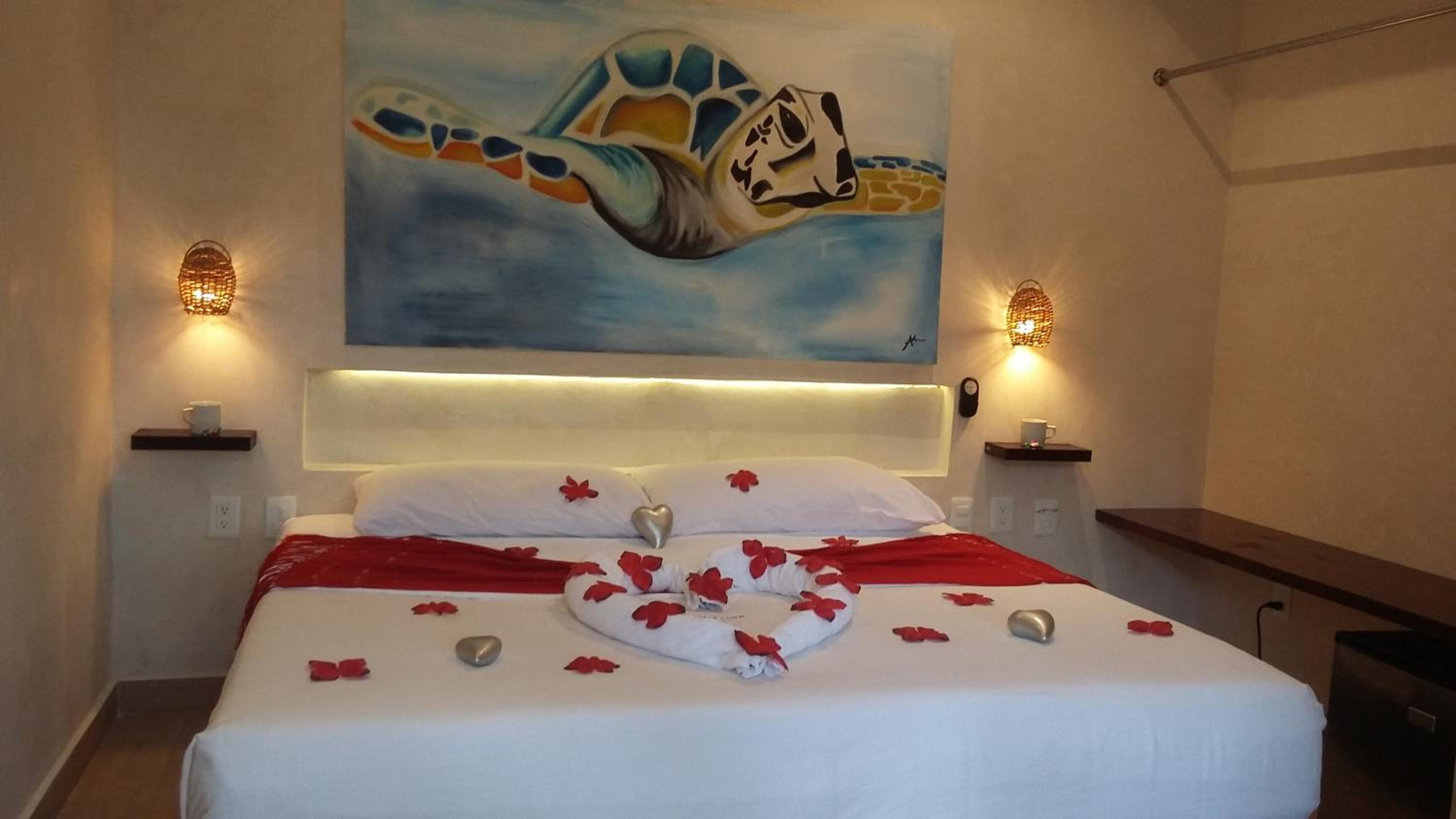 Deluxe Room (2 Adults + 1 Child) - Photo 9