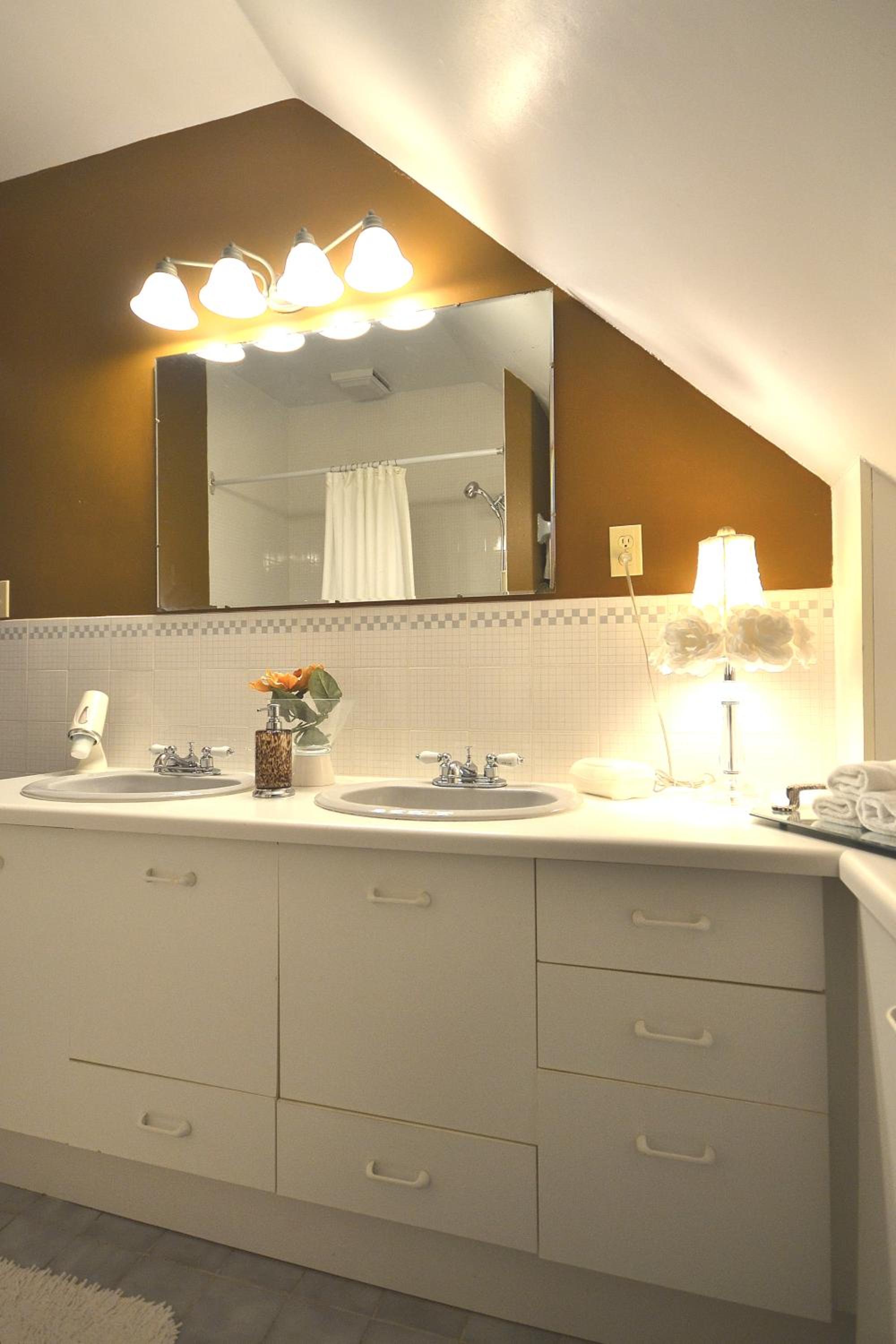 Queen Room with Private External Bathroom photo 2