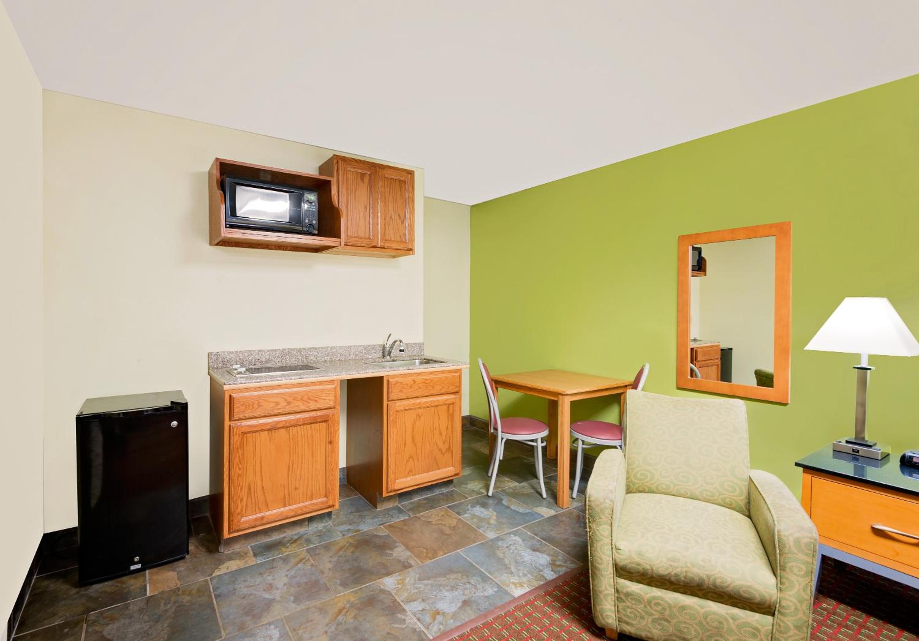 Two-Bedroom Suite with Two Double Beds and Kitchenette - Non-Smoking - Photo 6
