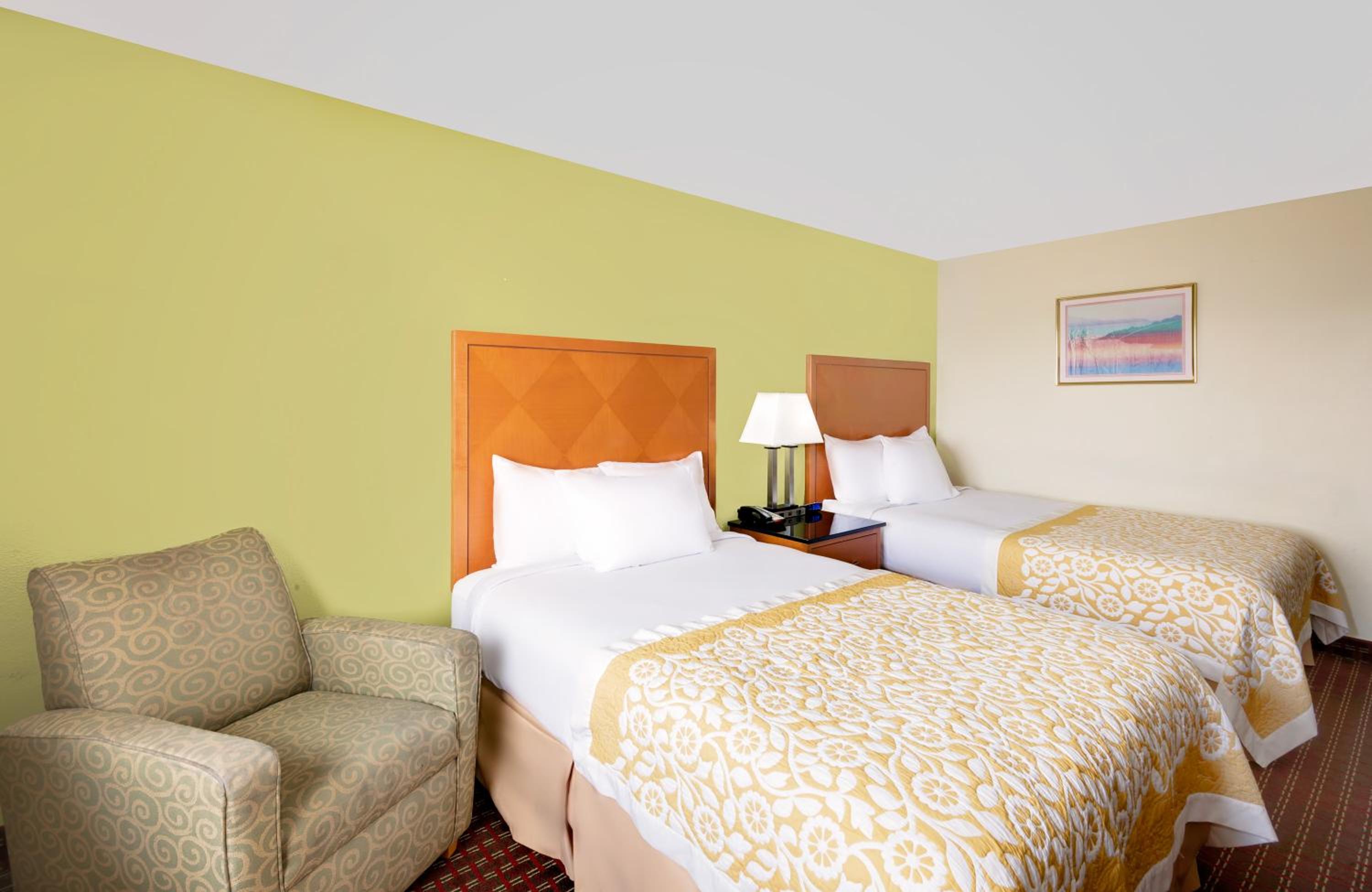 Double Room - Mobility Access/Non-Smoking - Photo 2