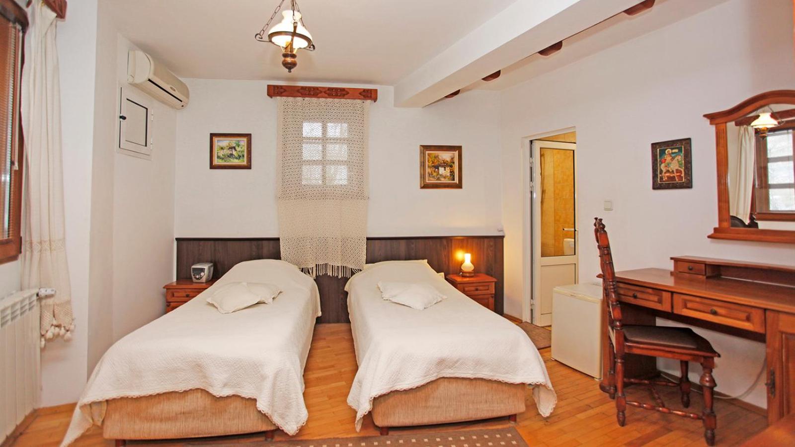 Double Room - Photo 8