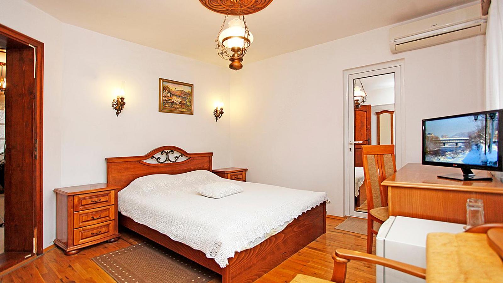 Double Room - Photo 6