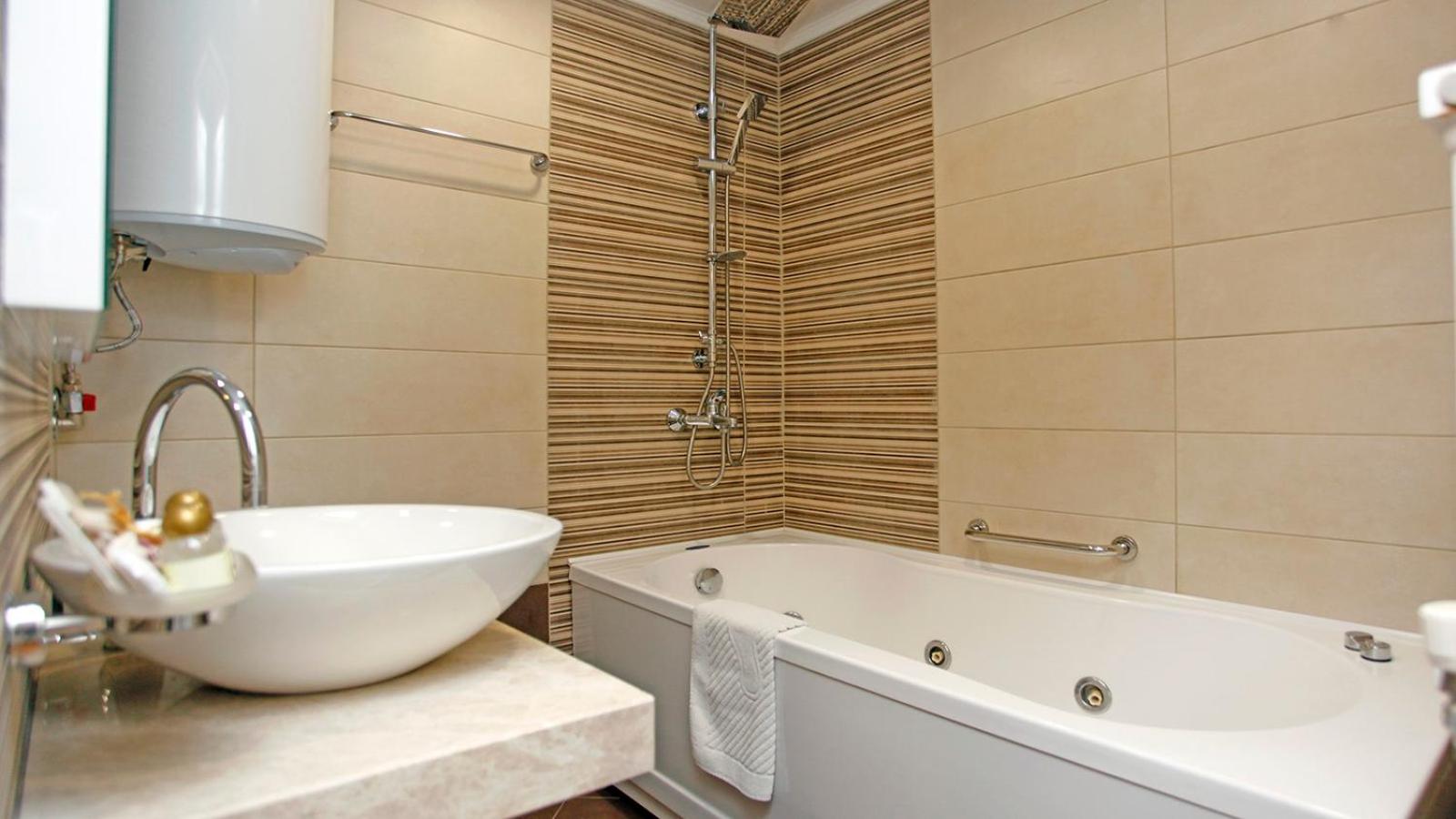 Deluxe Double Room with Balcony - Photo 1