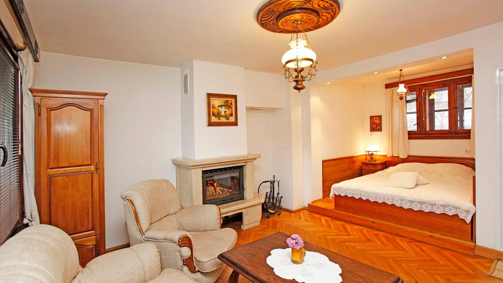 Large Double Room - Photo 1