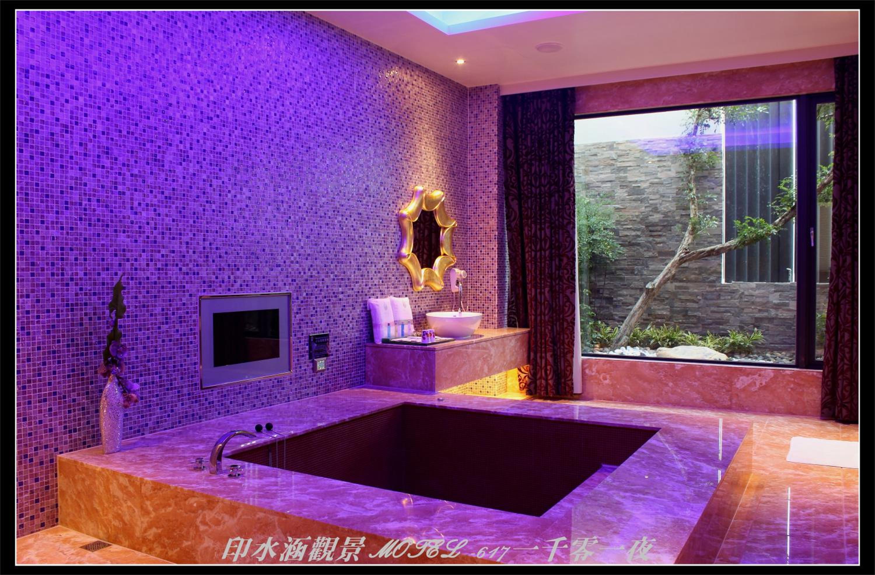 Double Room with Spa Bath photo 3