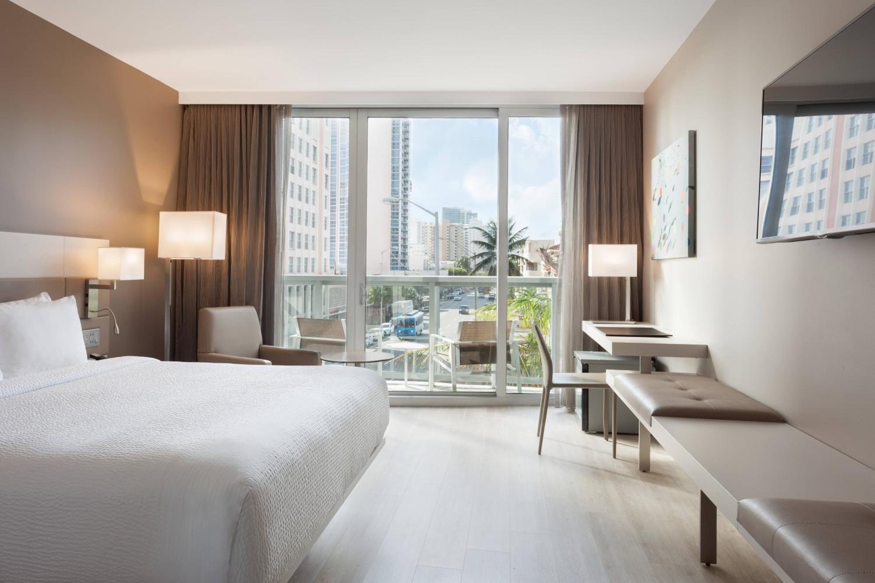 Standard King Room with Roll-in Shower - Mobility Accessible
