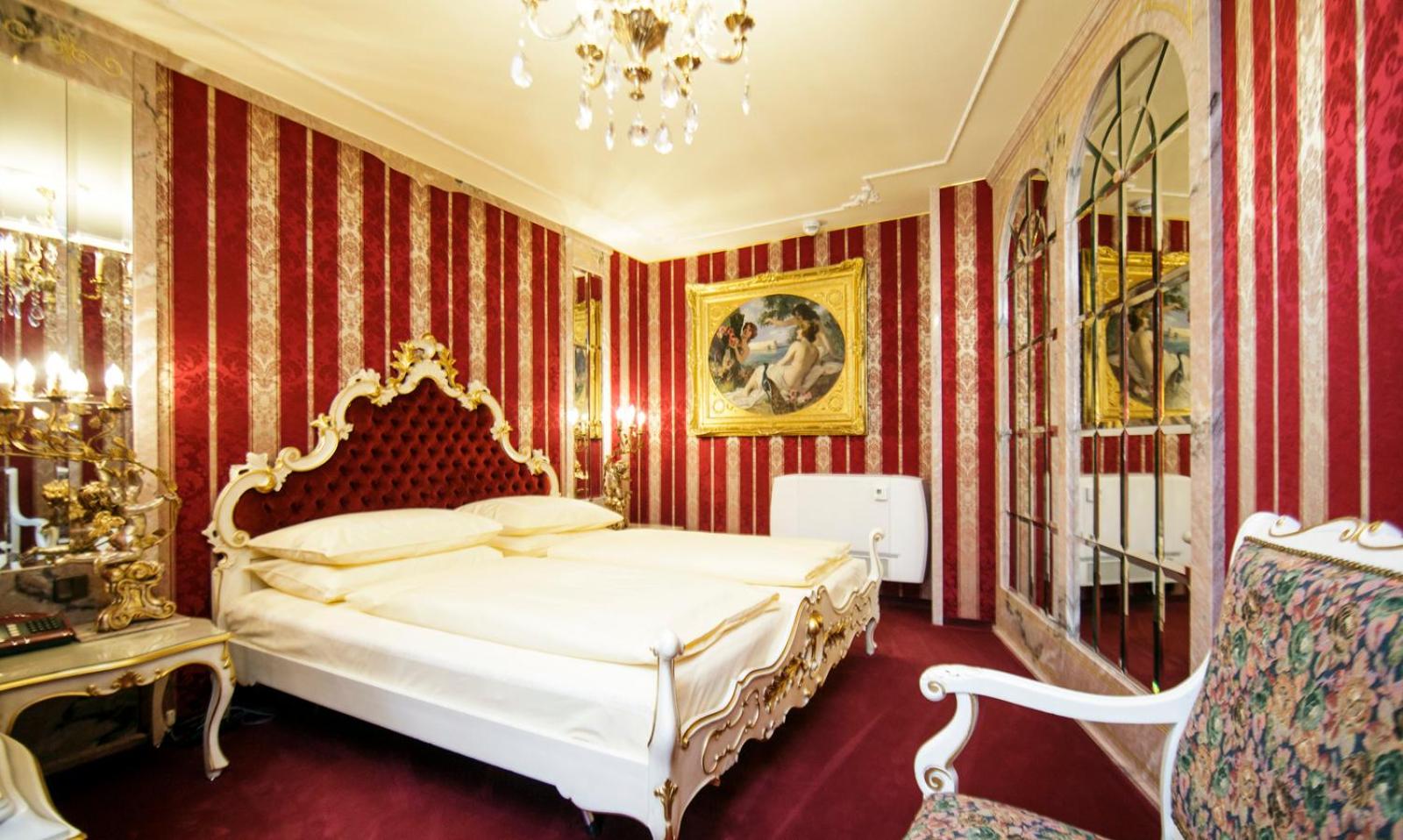 Suite - Photo 1