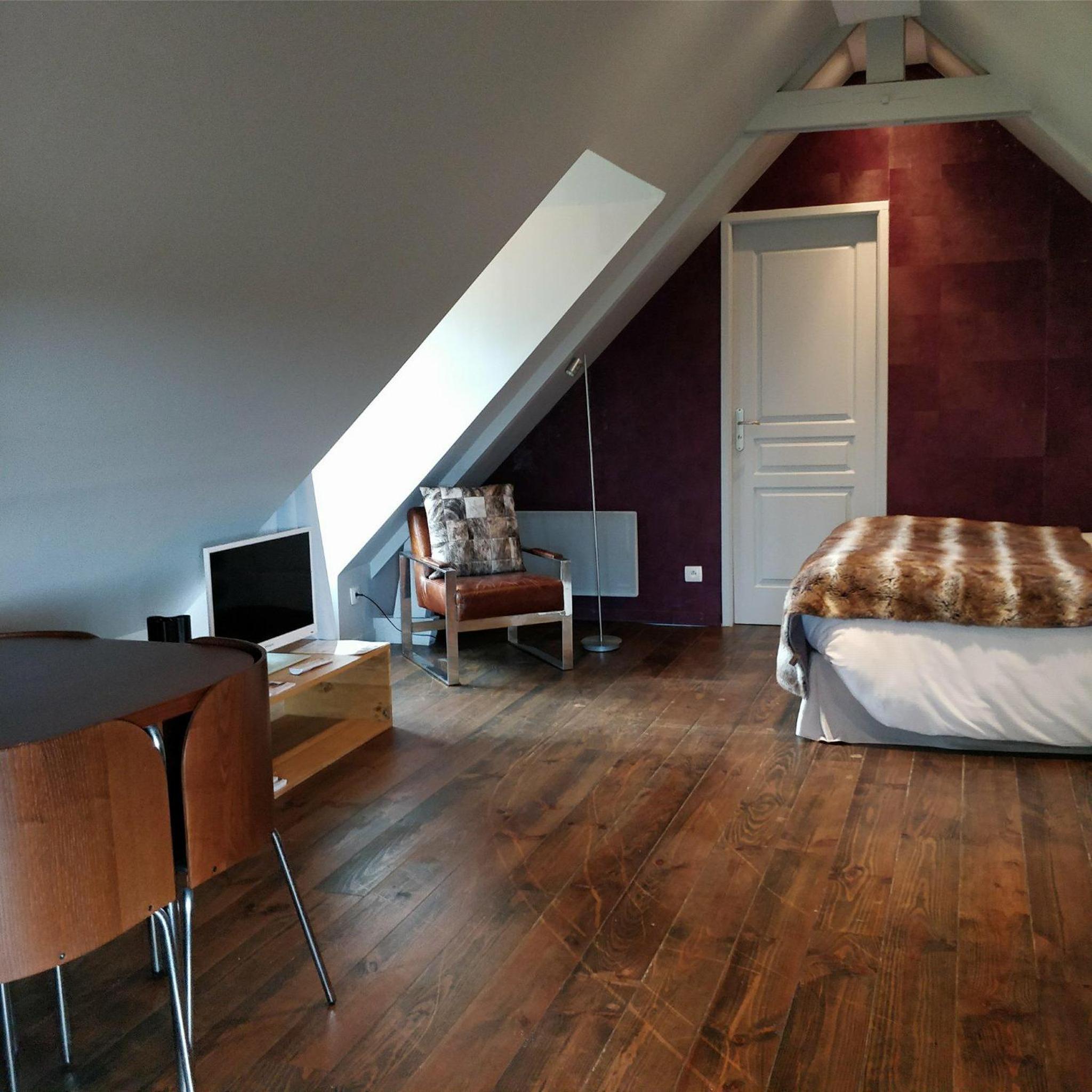 Upstairs Studio Junior Suite photo 3