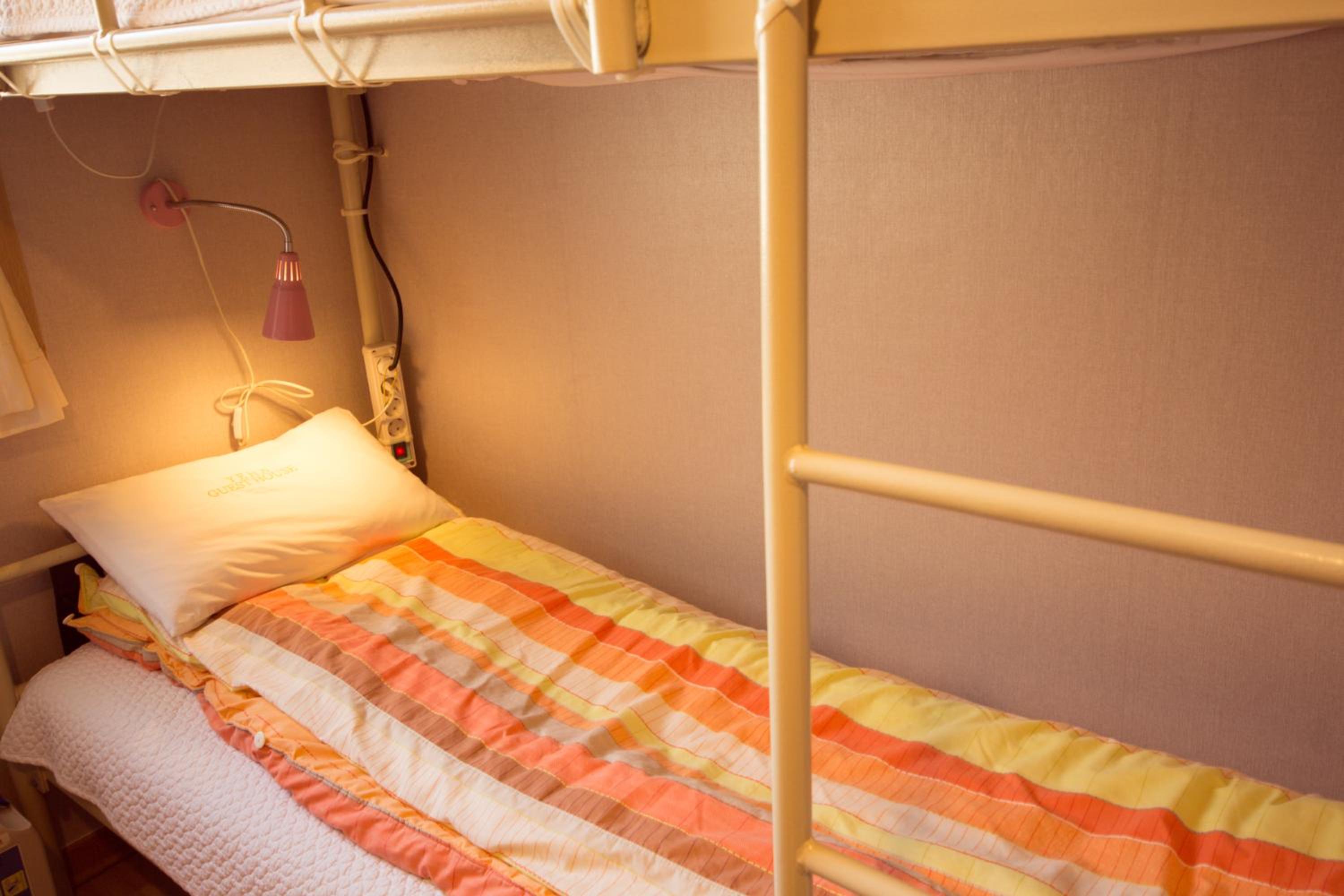 Bed in 6-Bed Male Dormitory Room photo 2