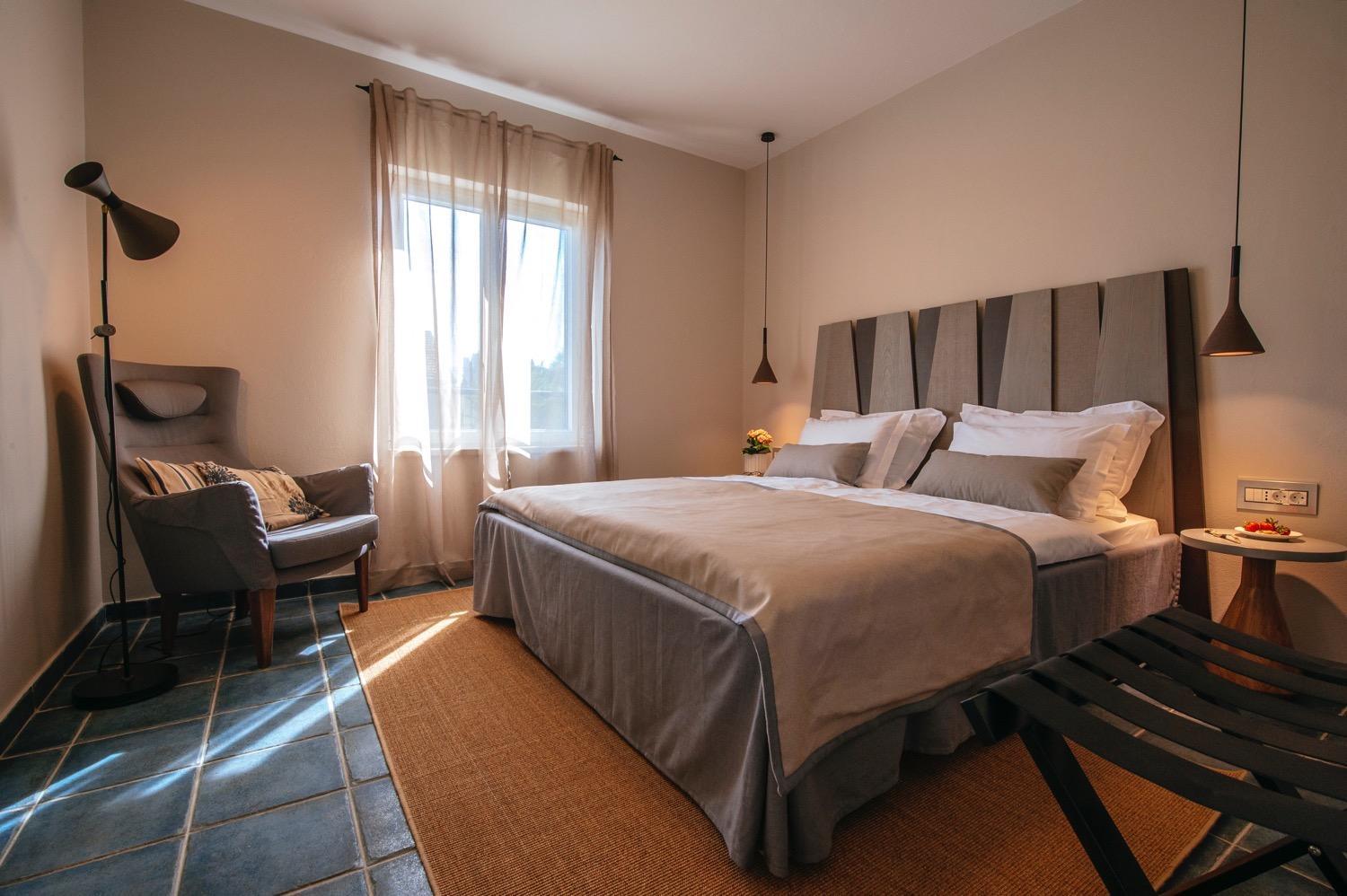 Deluxe One-Bedroom Apartment with Balcony (2 Adults+ 2 Children) - Photo 4