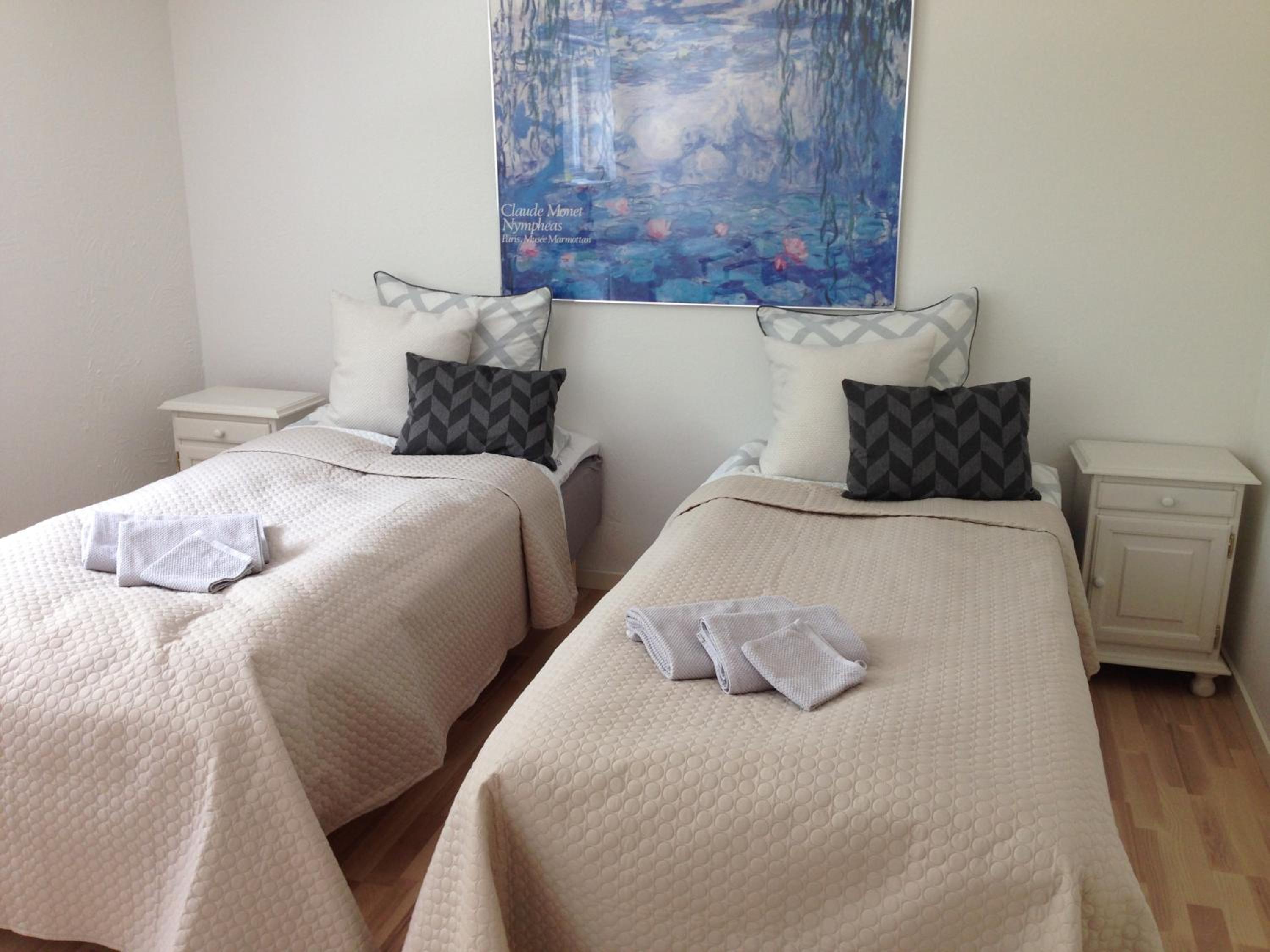 Double or Twin Room with Shared Bathroom photo 1